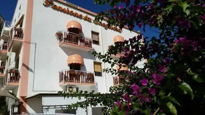 Standard Single Room with Sea View - single occupancy in La Scogliera Bed & Breakfast Standard Single Room with Sea View - single occupancy in La Scogliera Bed & Breakfast