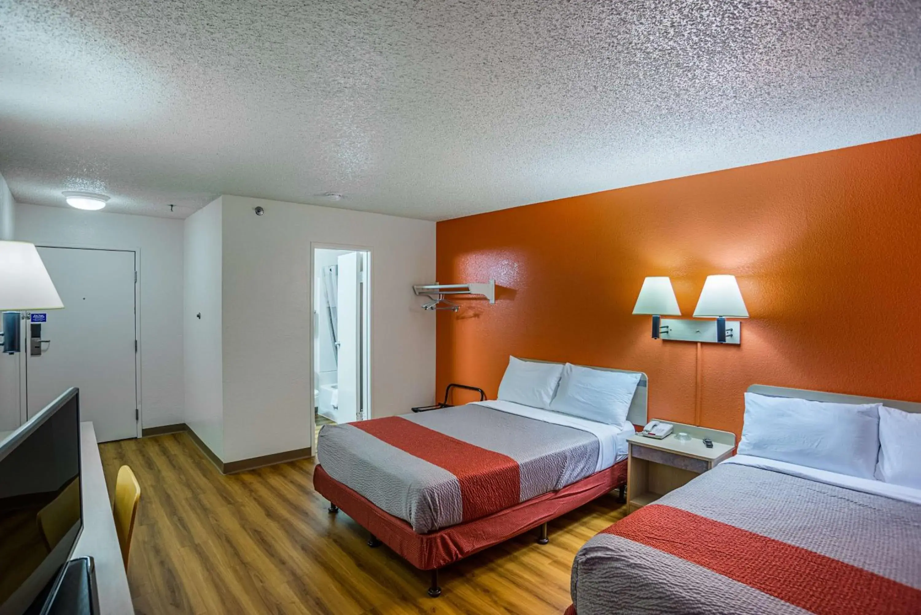 Quadruple Room - Disability Access - Roll in Shower in Motel 6 Tucson, AZ - North Quadruple Room - Disability Access - Roll in Shower in Motel 6 Tucson, AZ - North