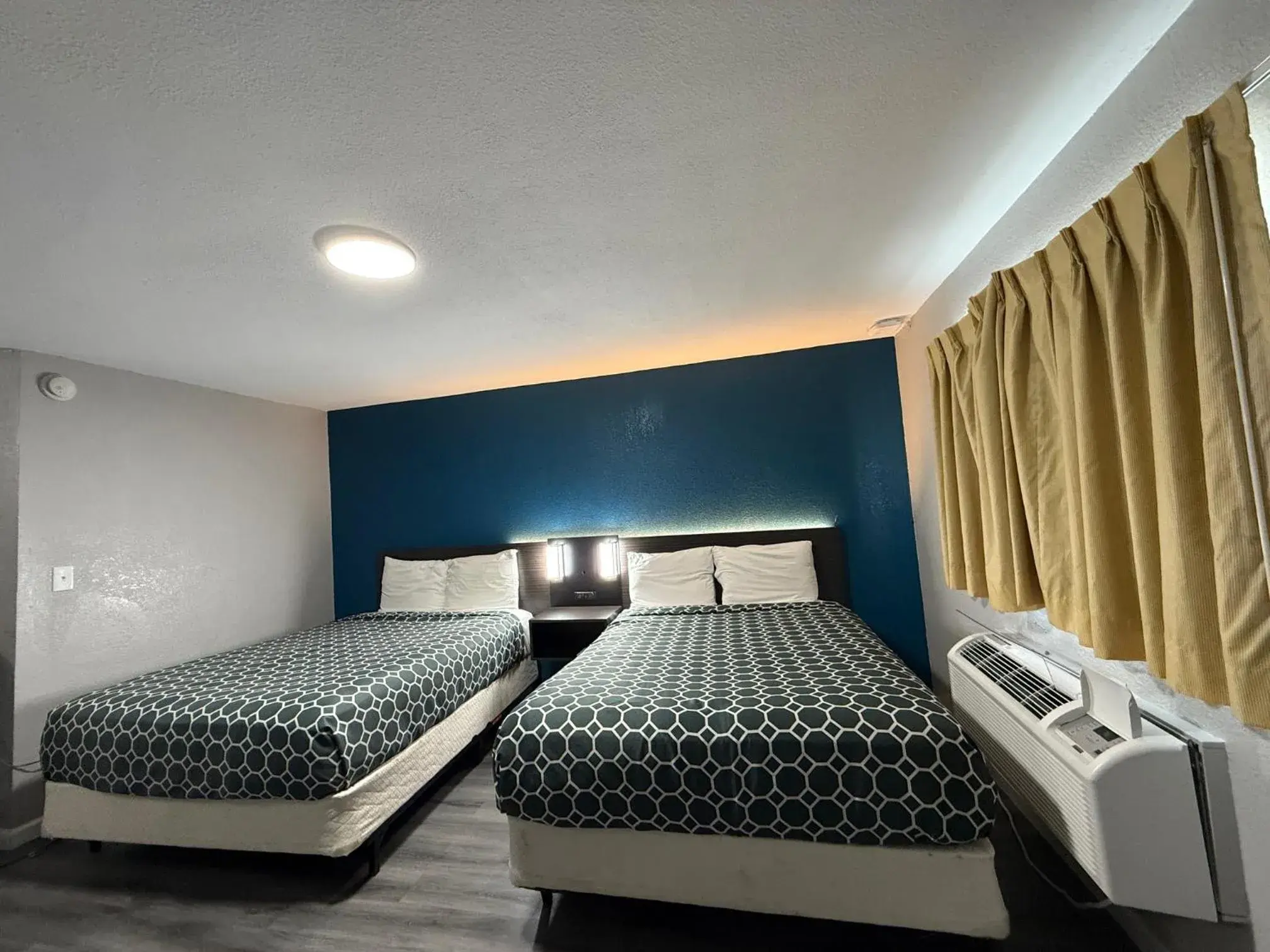 Double Room with Two Double Beds in American Inn Port O'Connor Double Room with Two Double Beds in American Inn Port O'Connor