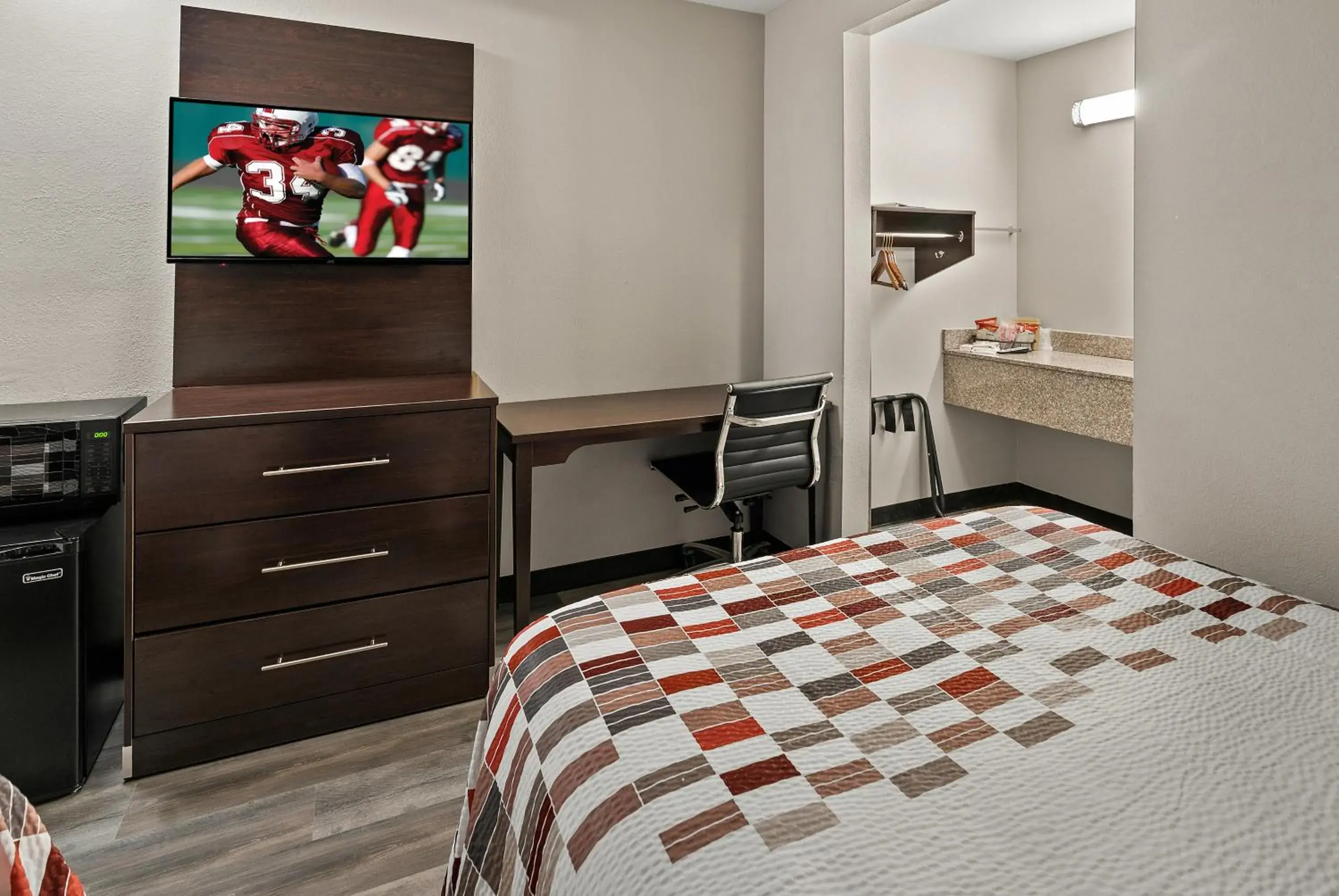 Standard Room with Two Double Beds Smoking in Red Roof Inn Spartanburg - I-85 Standard Room with Two Double Beds Smoking in Red Roof Inn Spartanburg - I-85