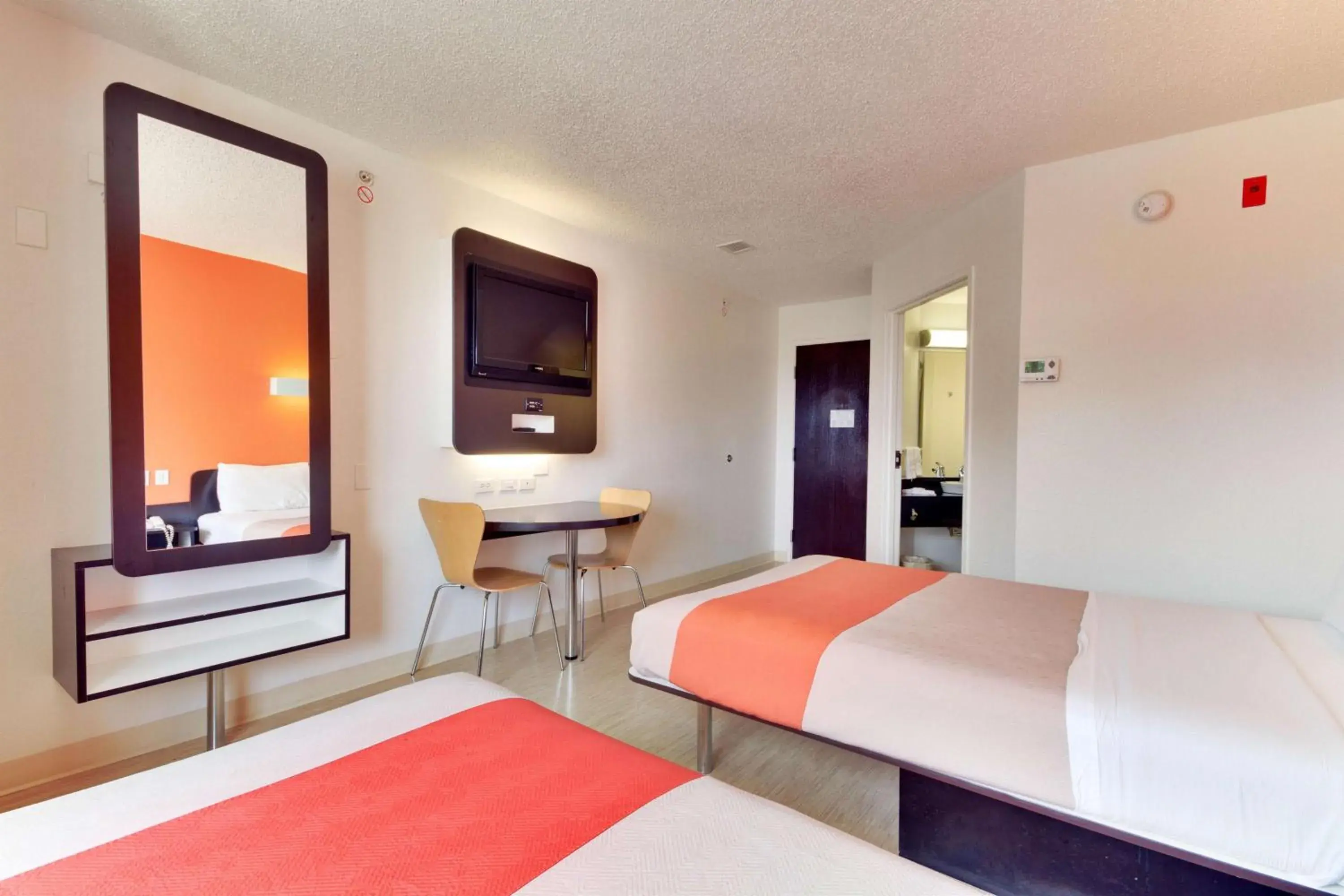 Quadruple Room in Motel 6-Lewisville, TX - Dallas Quadruple Room in Motel 6-Lewisville, TX - Dallas