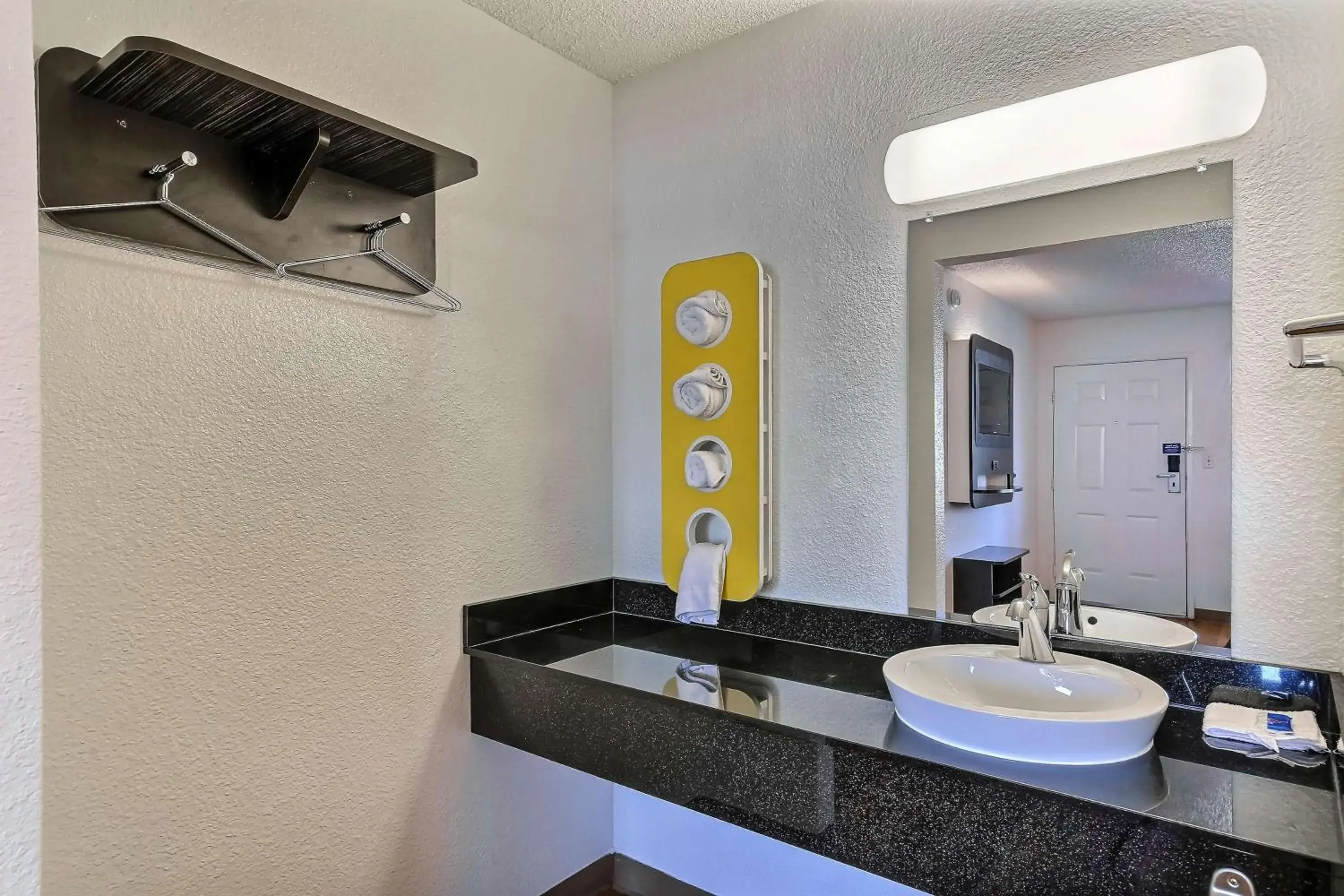 Queen Room - single occupancy in Motel 6-Pleasanton, CA Queen Room - single occupancy in Motel 6-Pleasanton, CA