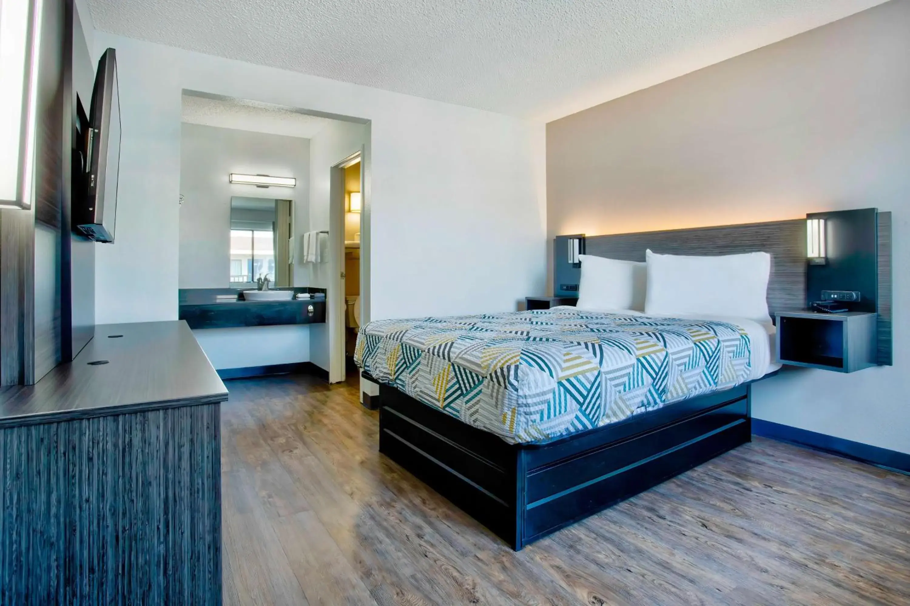 Double Room - single occupancy - Non-Smoking in Motel 6-Salem, OR Double Room - single occupancy - Non-Smoking in Motel 6-Salem, OR