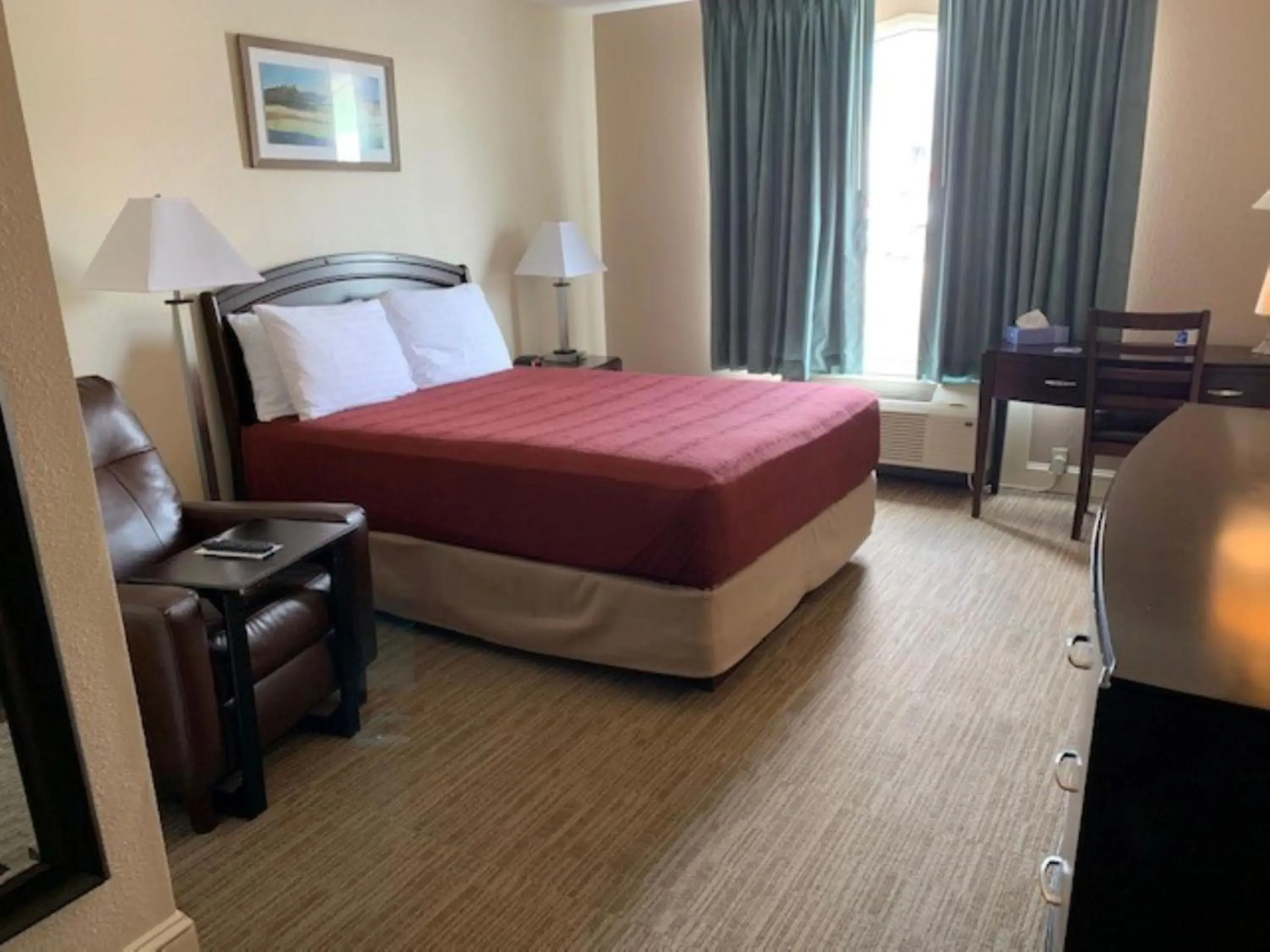 Queen Room - single occupancy - Disability Access in McCoy's Inn Queen Room - single occupancy - Disability Access in McCoy's Inn