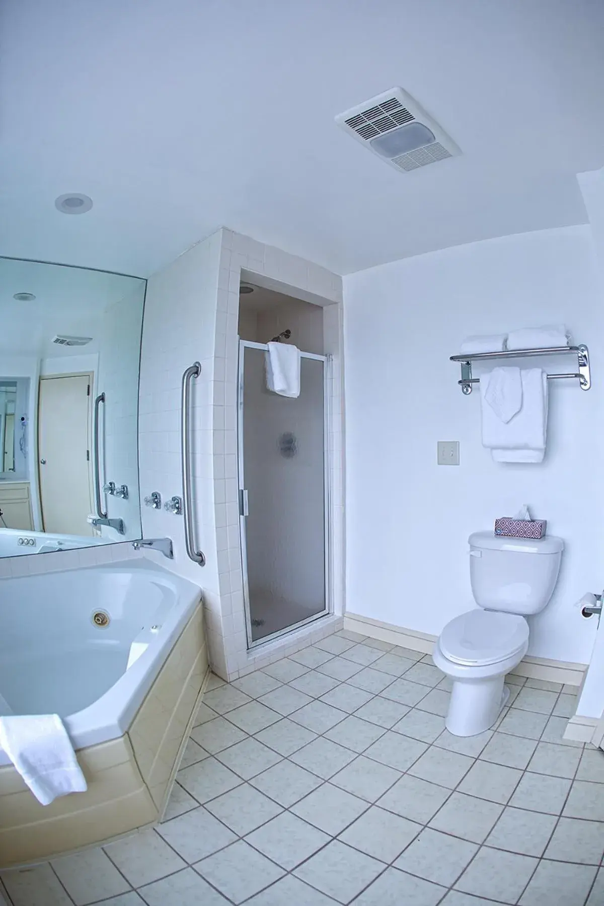 Suite with Spa Bath in McCoy's Inn Suite with Spa Bath in McCoy's Inn