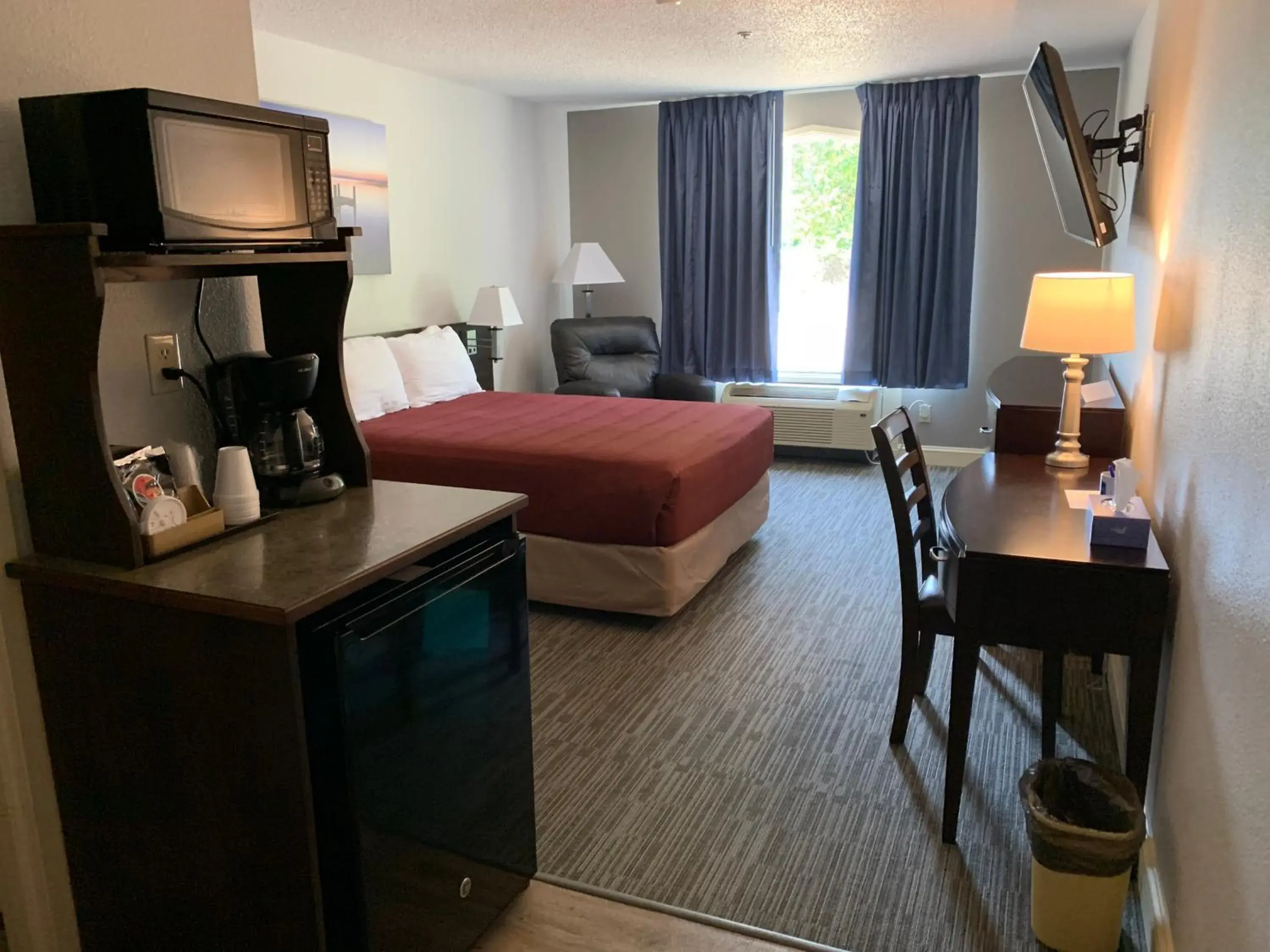 Queen Room in McCoy's Inn Queen Room in McCoy's Inn