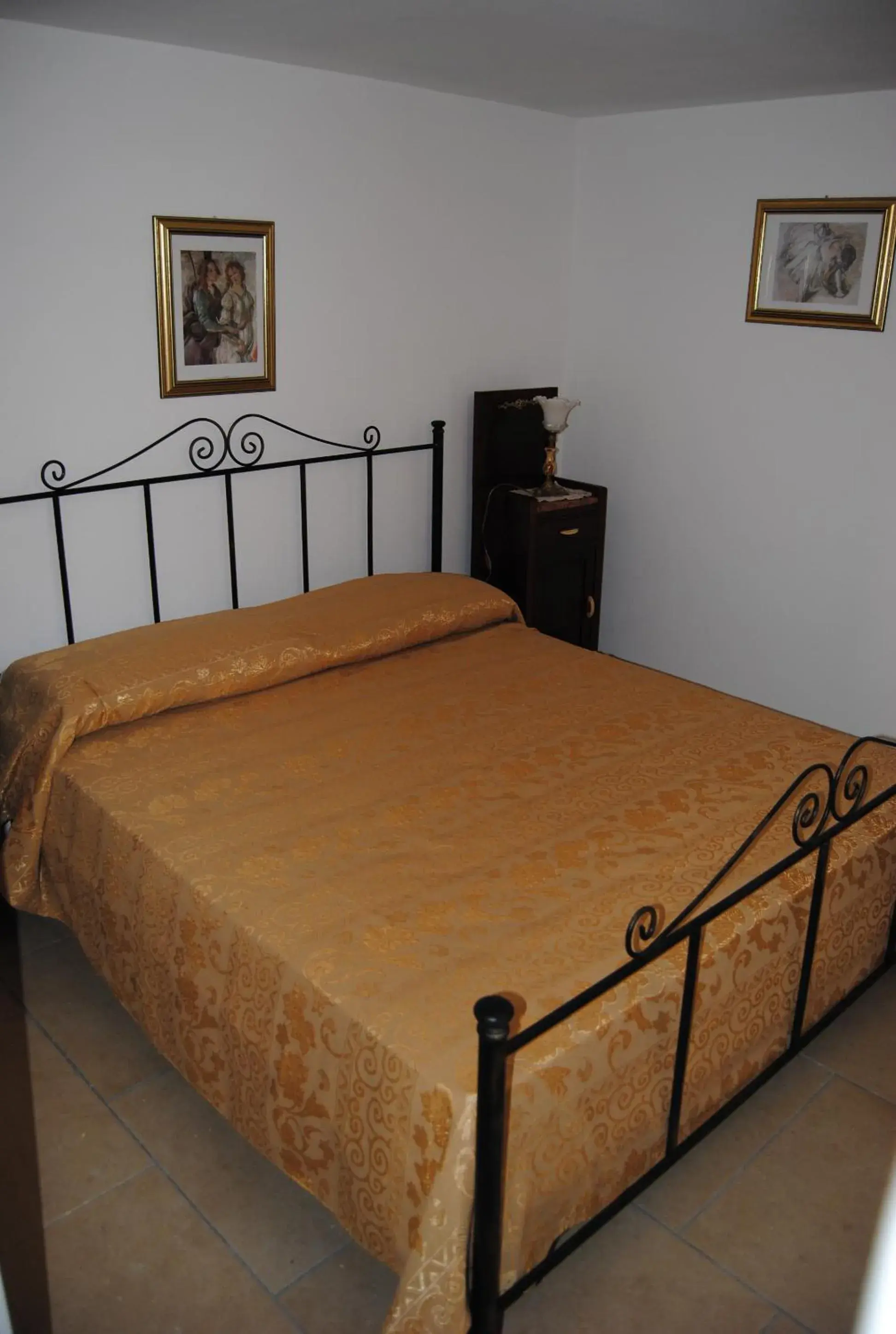 Comfort Triple Room in B & B Palazzo Maestro & Corte Maestro rooms Comfort Triple Room in B & B Palazzo Maestro & Corte Maestro rooms