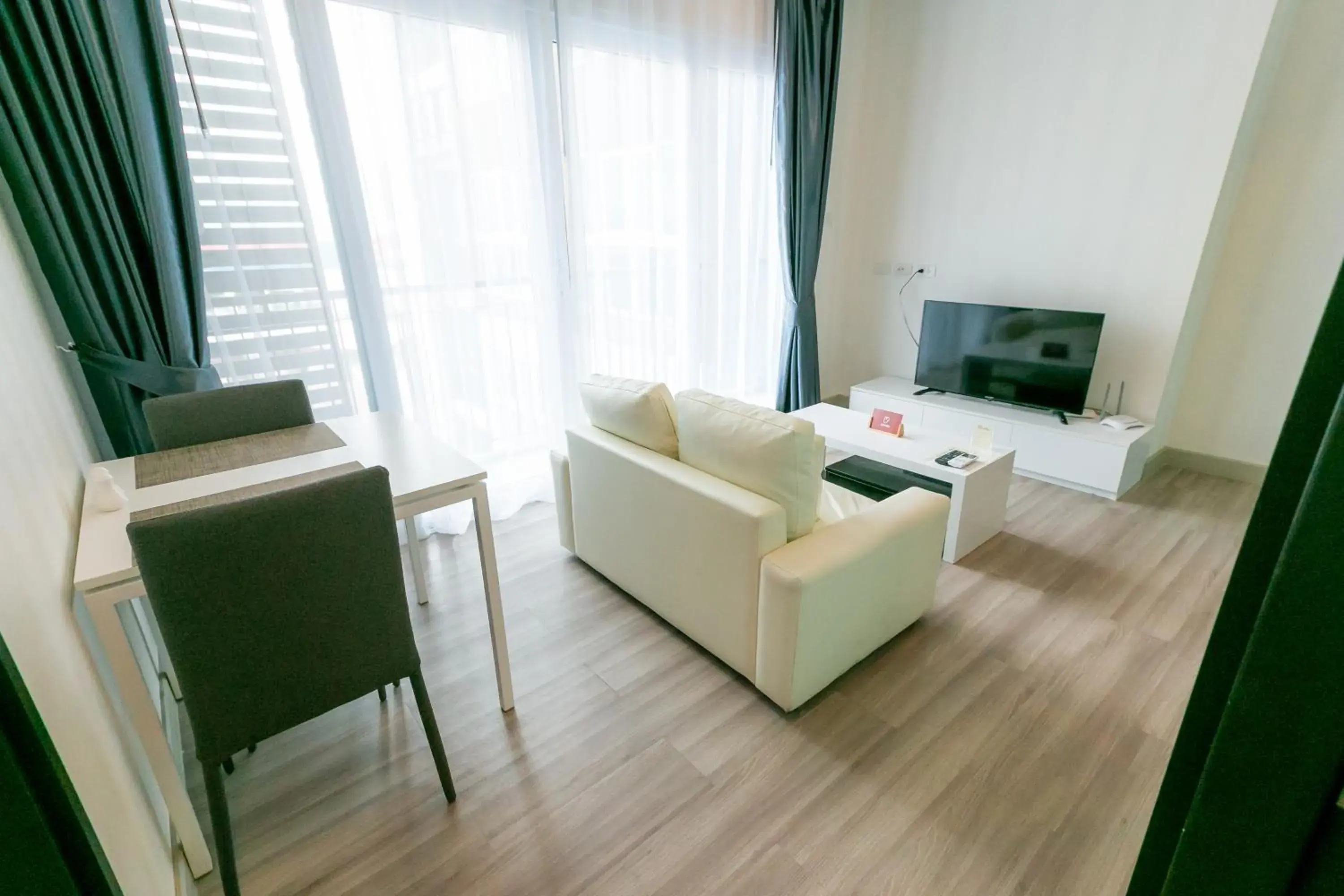 Deluxe Pool View Double Suite in Locals Prio ChiangMai Central Airport Plaza Deluxe Pool View Double Suite in Locals Prio ChiangMai Central Airport Plaza