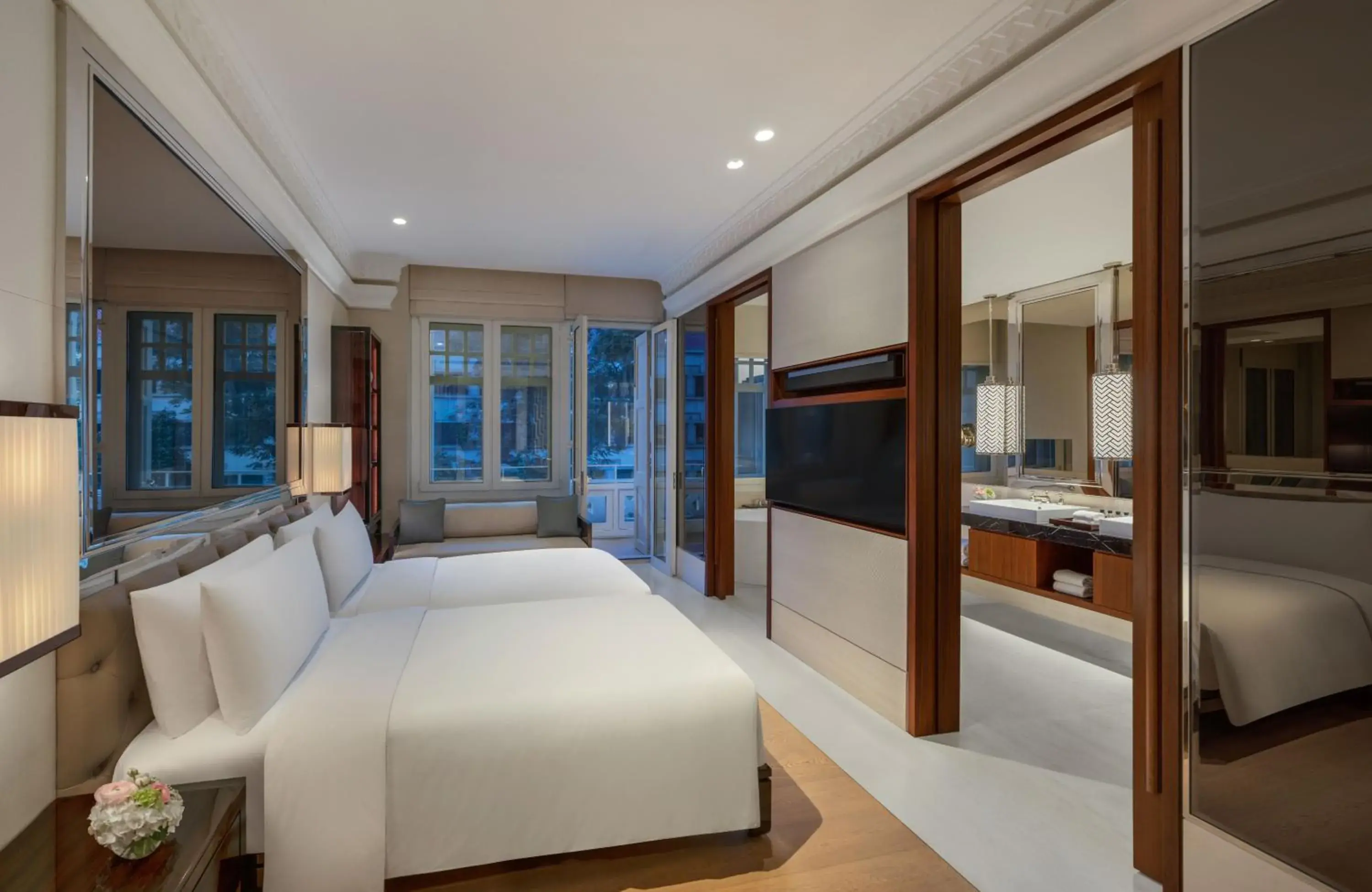 Heritage Room Twin Bed in The Capitol Kempinski Hotel Singapore Heritage Room Twin Bed in The Capitol Kempinski Hotel Singapore