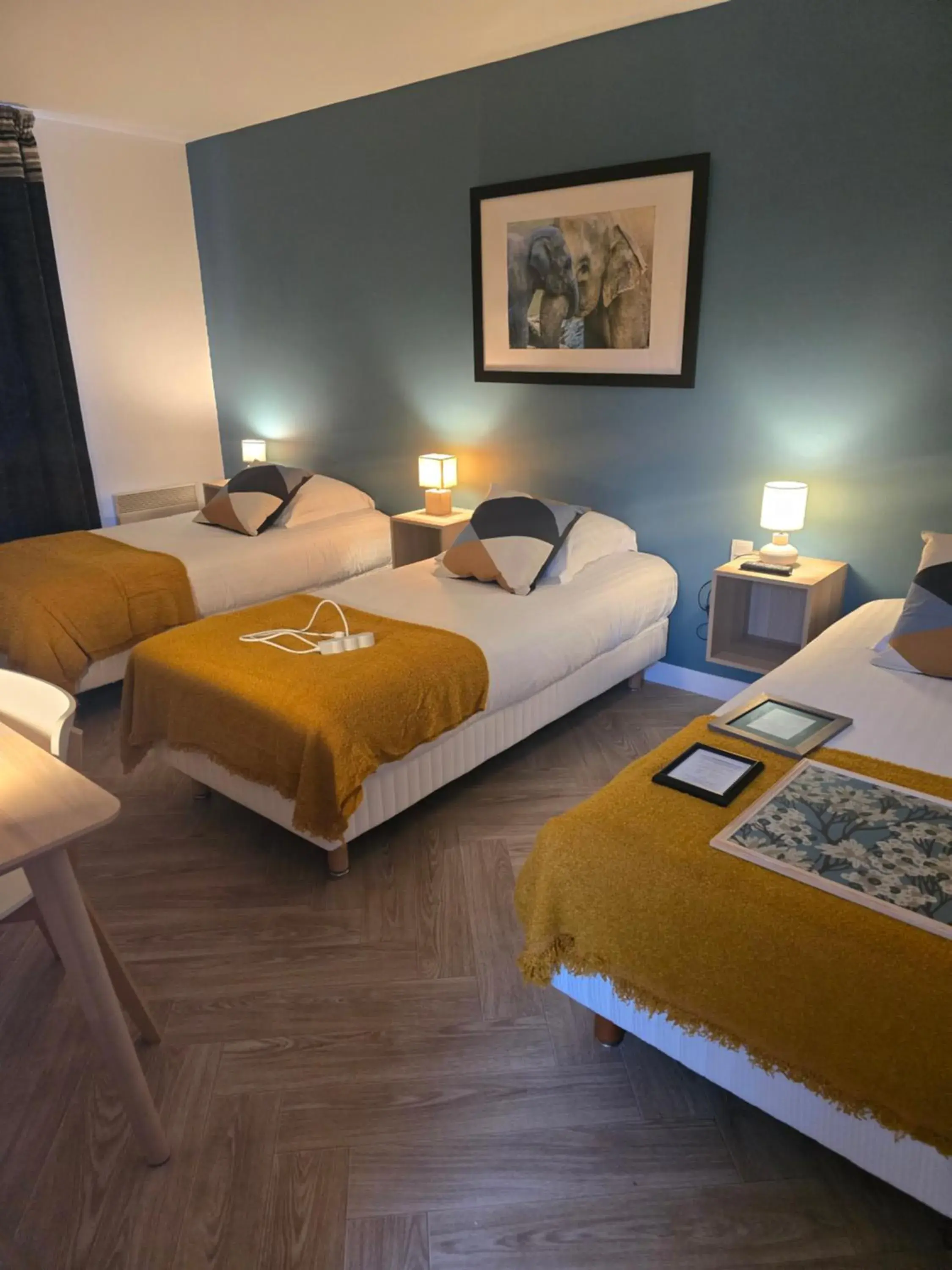 Family Suite (5 Person) in Hôtel L'ideal le Mountbatten Family Suite (5 Person) in Hôtel L'ideal le Mountbatten