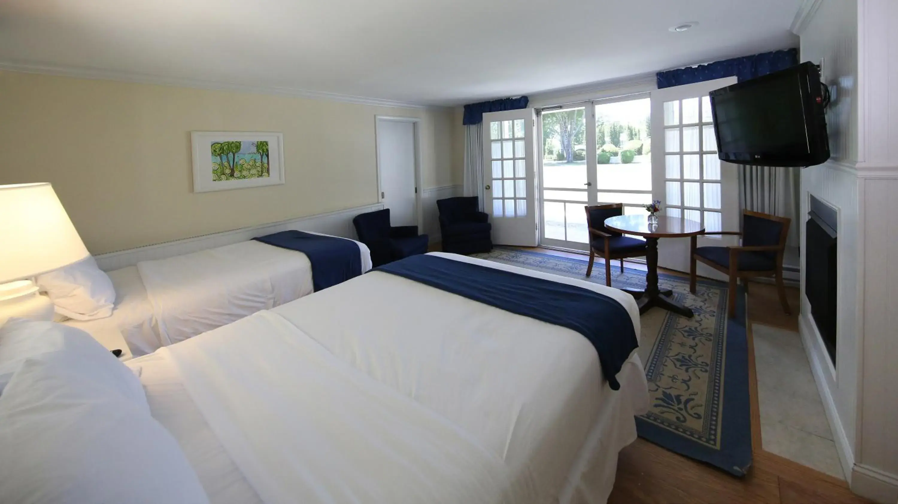 Standard Room in Colonial Inn Harbor Springs Standard Room in Colonial Inn Harbor Springs