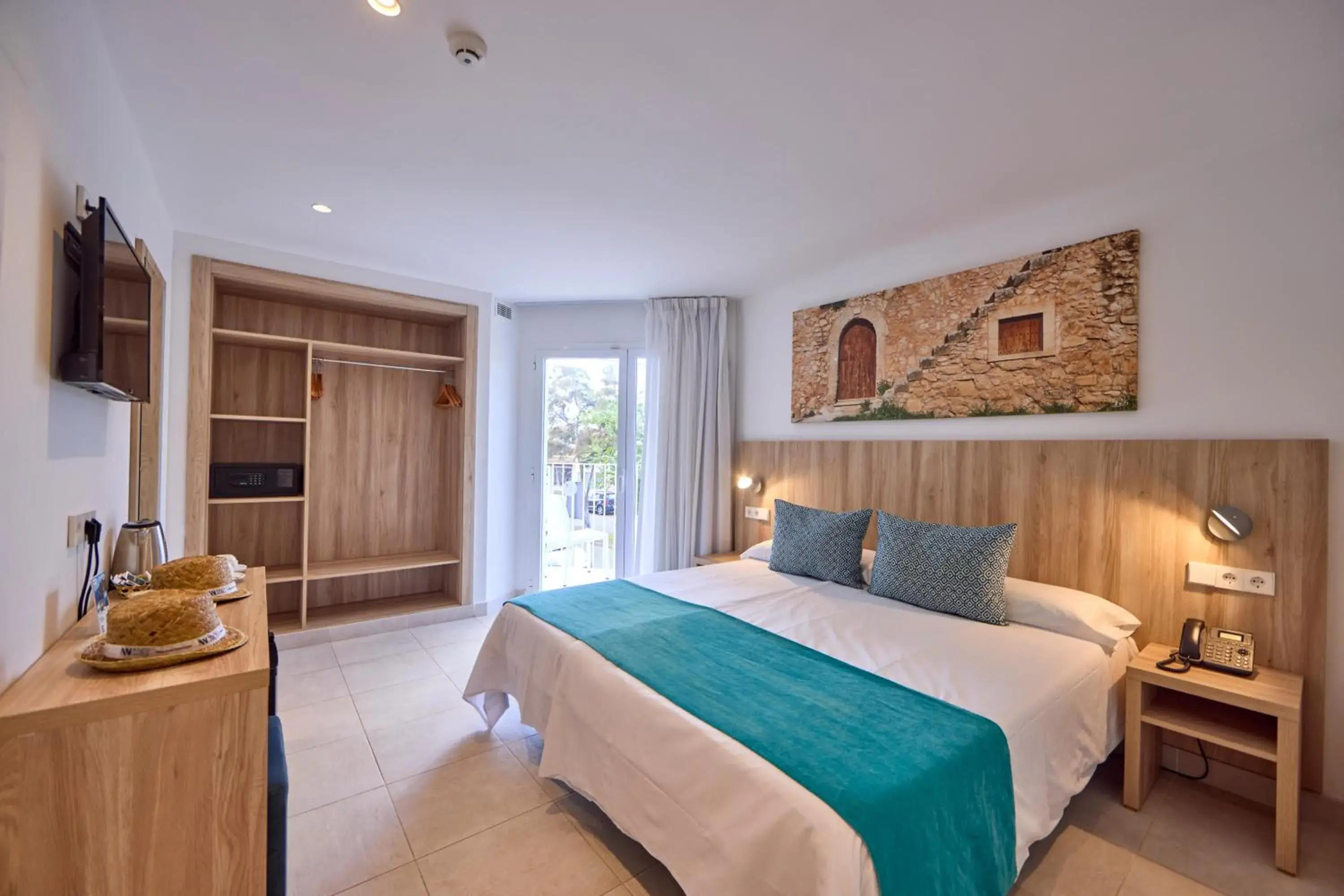 Deluxe Double Room with Balcony in INNER Hotel Rupit "Adults Only" Deluxe Double Room with Balcony in INNER Hotel Rupit "Adults Only"