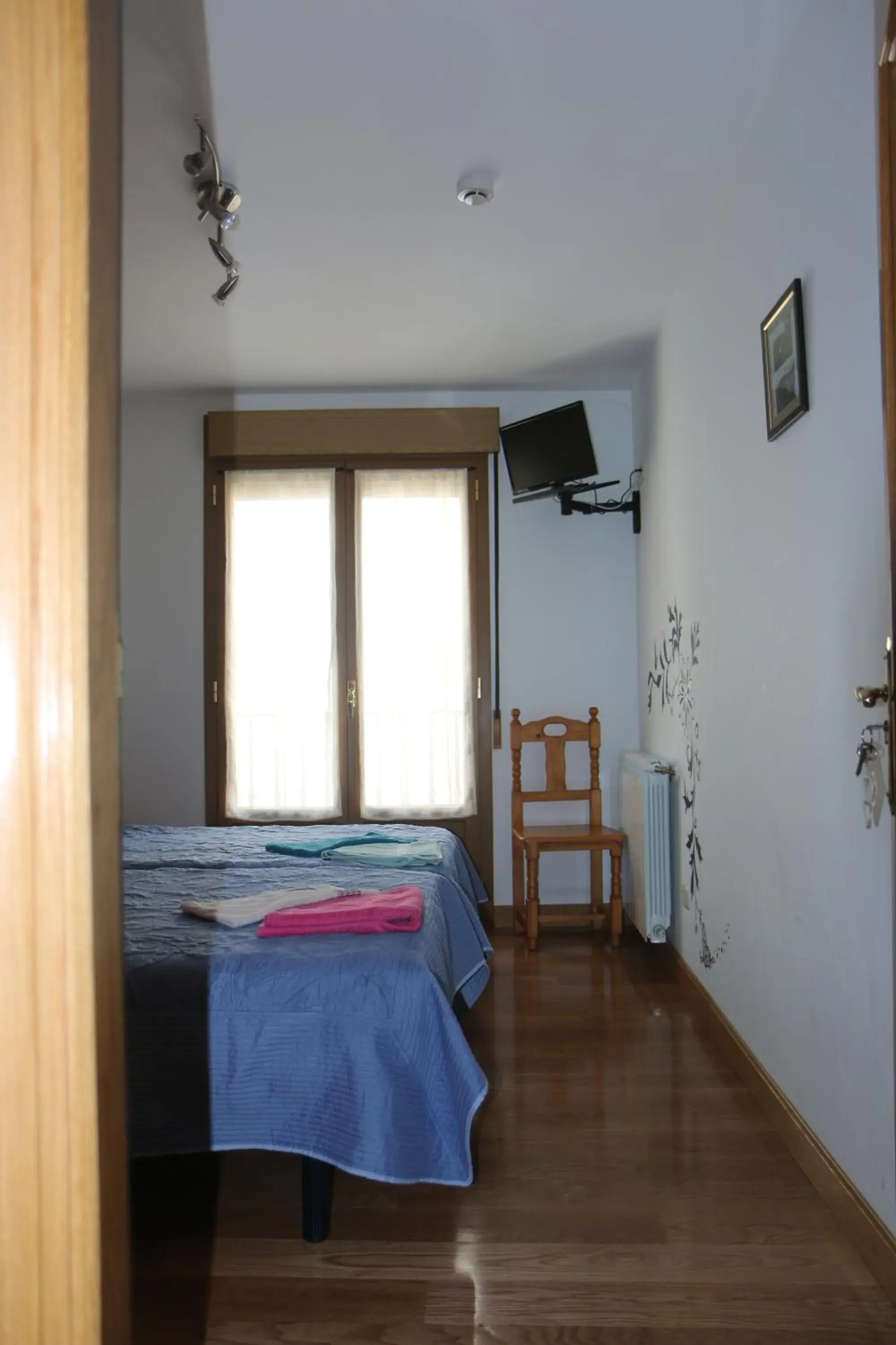 Single Room with Private External Bathroom - single occupancy in Hostal La Plaza Single Room with Private External Bathroom - single occupancy in Hostal La Plaza