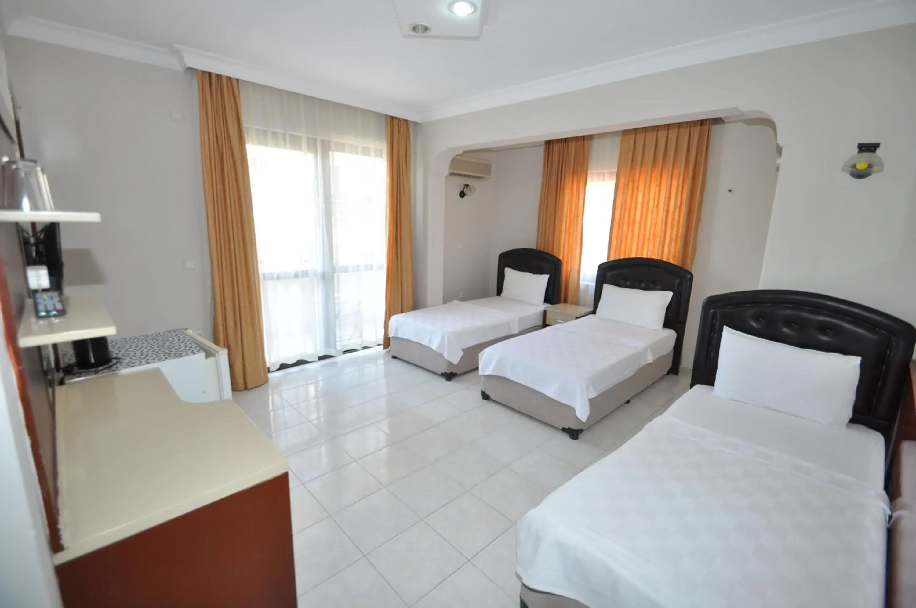 Standard Triple Room in Defne & Zevkim Hotel Standard Triple Room in Defne & Zevkim Hotel