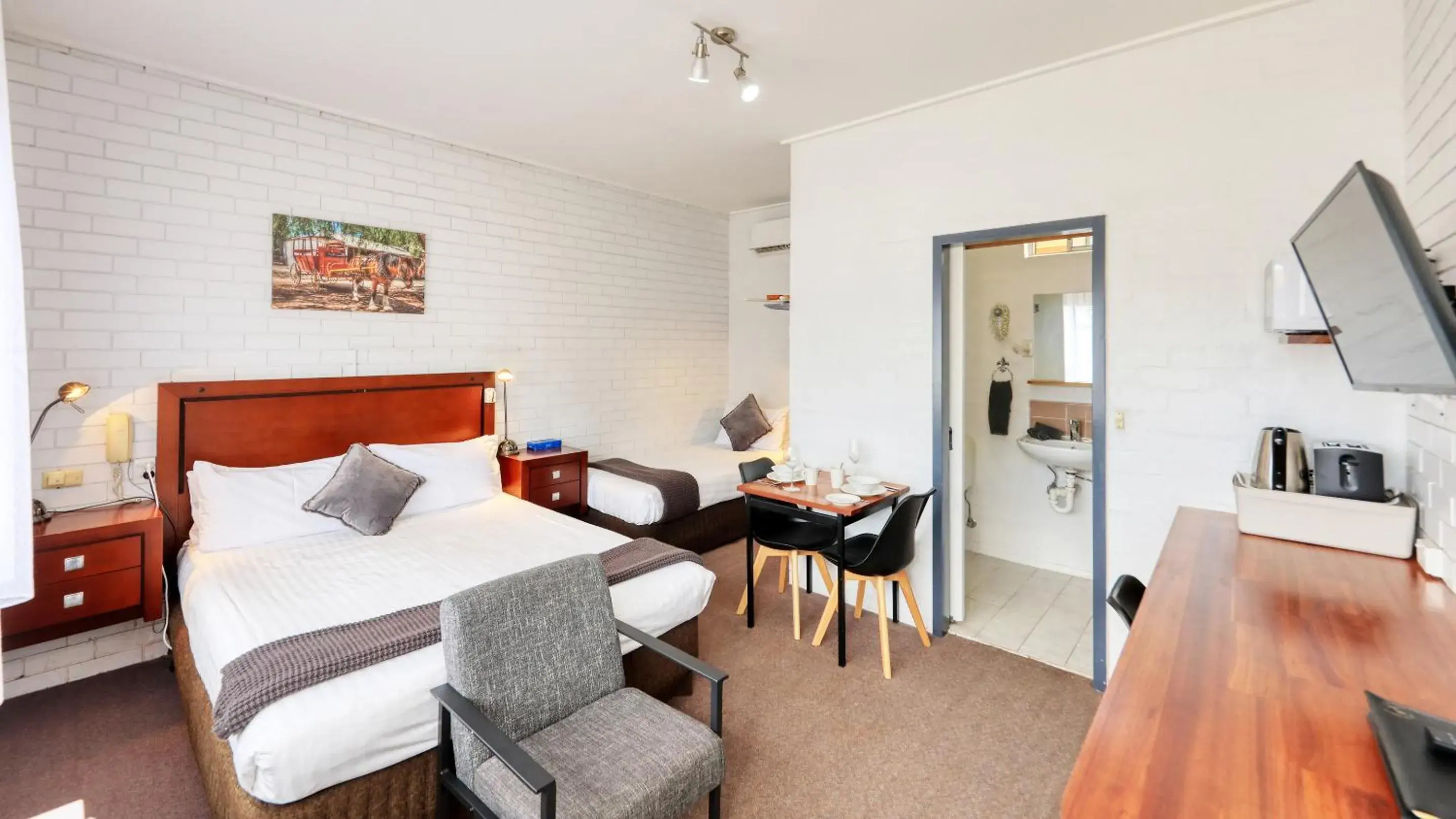 Business Single Room in Sun Centre Motel Business Single Room in Sun Centre Motel