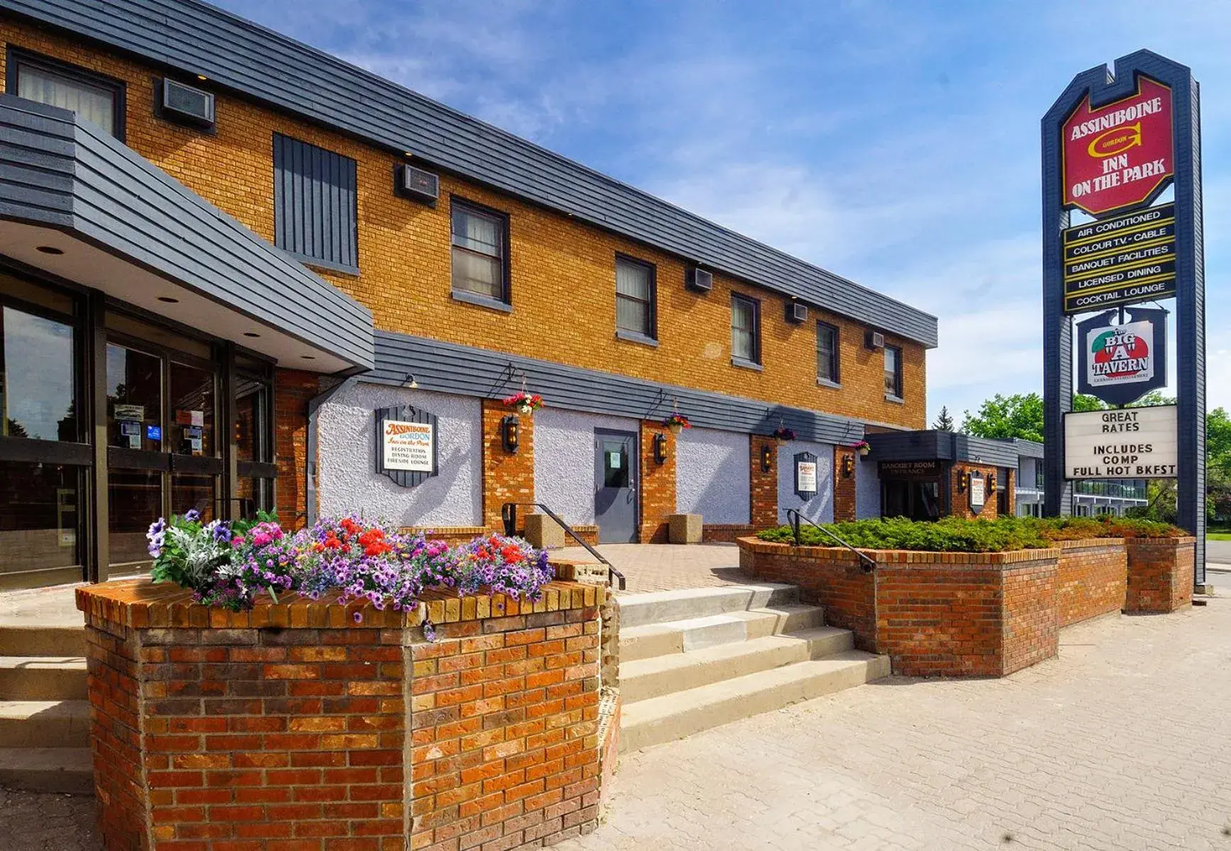 Assiniboine Gordon Inn on the Park Assiniboine Gordon Inn on the Park