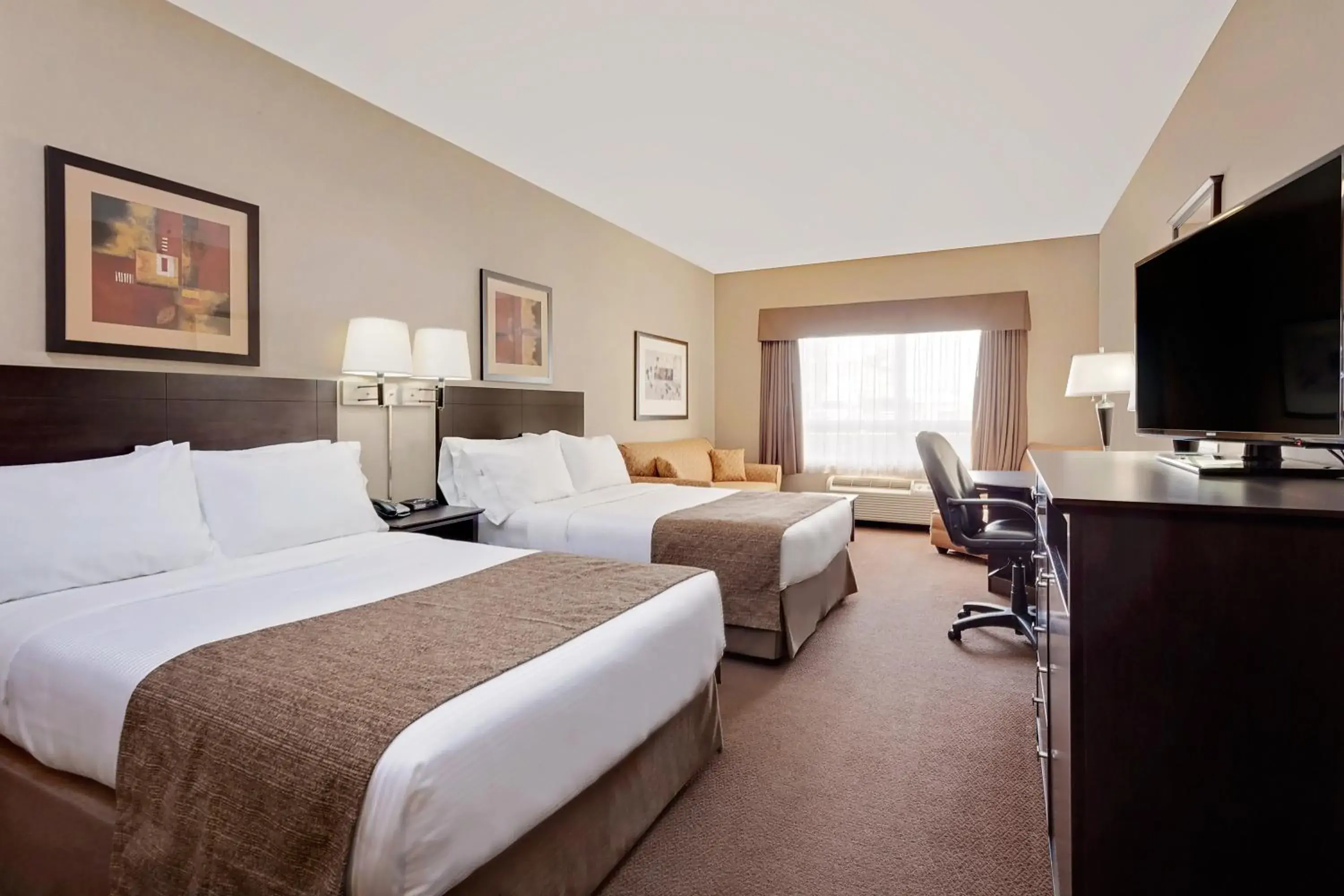 Double Room with Two Double Beds - Non-Smoking in Ramada by Wyndham Stettler Double Room with Two Double Beds - Non-Smoking in Ramada by Wyndham Stettler
