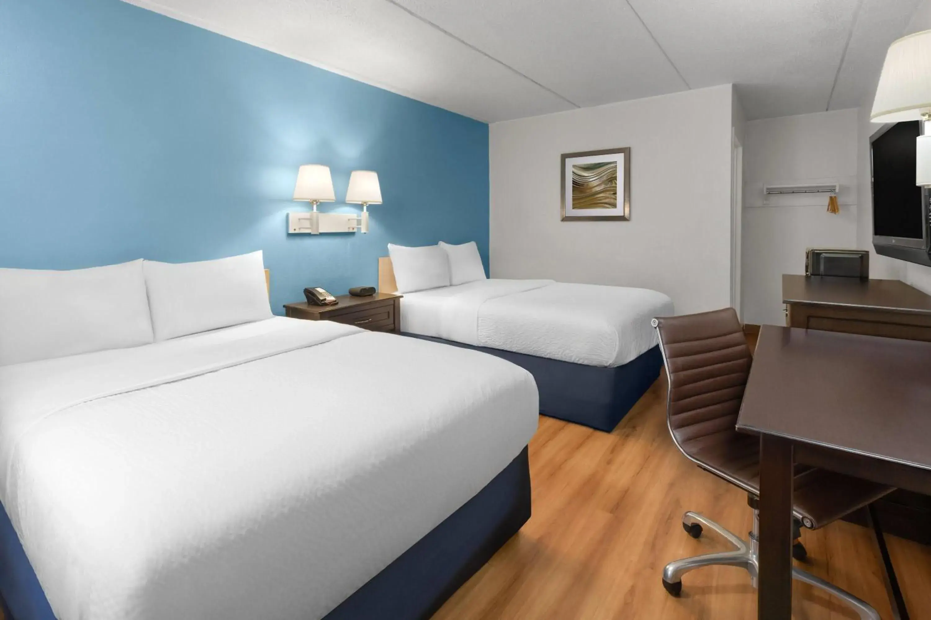Double Room with Two Double Beds - Pet Friendly/Non-Smoking in Travelodge by Wyndham Madison Heights MI Double Room with Two Double Beds - Pet Friendly/Non-Smoking in Travelodge by Wyndham Madison Heights MI