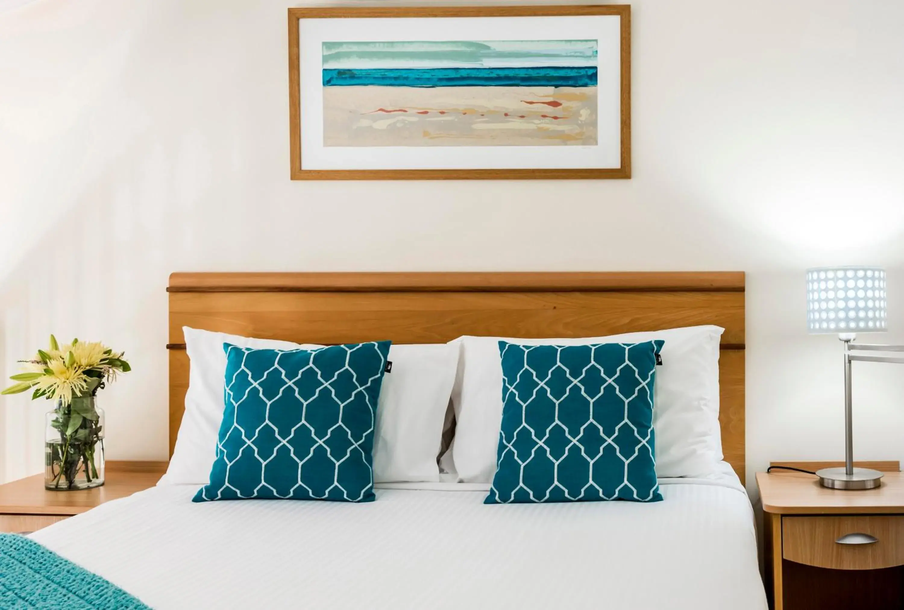 One-Bedroom Apartment with Ocean View in Oaks The Entrance Waterfront Suites One-Bedroom Apartment with Ocean View in Oaks The Entrance Waterfront Suites