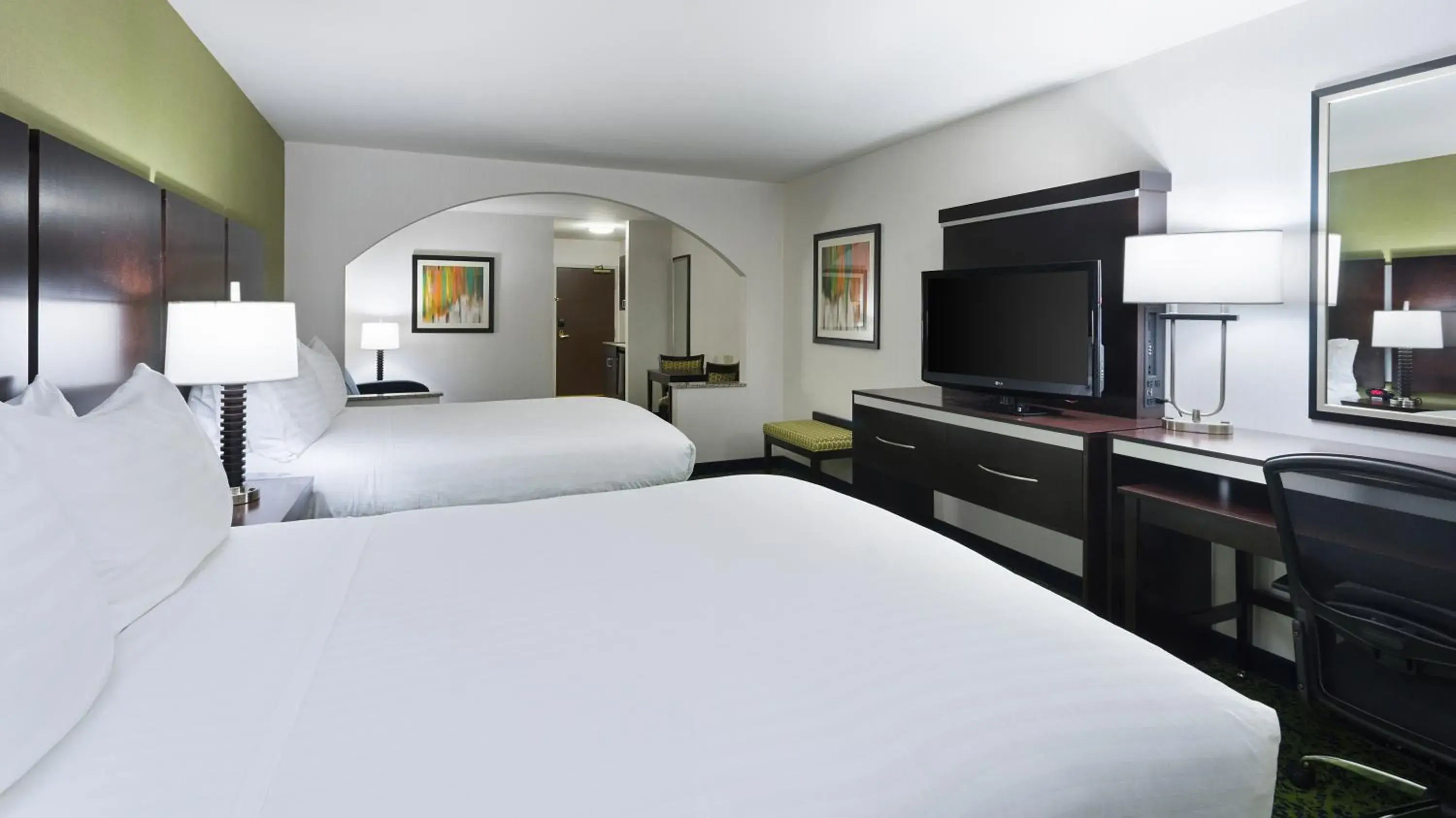 Queen Room with Two Queen Beds - Mobility Access Tub/Non-Smoking in Holiday Inn Express and Suites Stroudsburg-Poconos by IHG Queen Room with Two Queen Beds - Mobility Access Tub/Non-Smoking in Holiday Inn Express and Suites Stroudsburg-Poconos by IHG