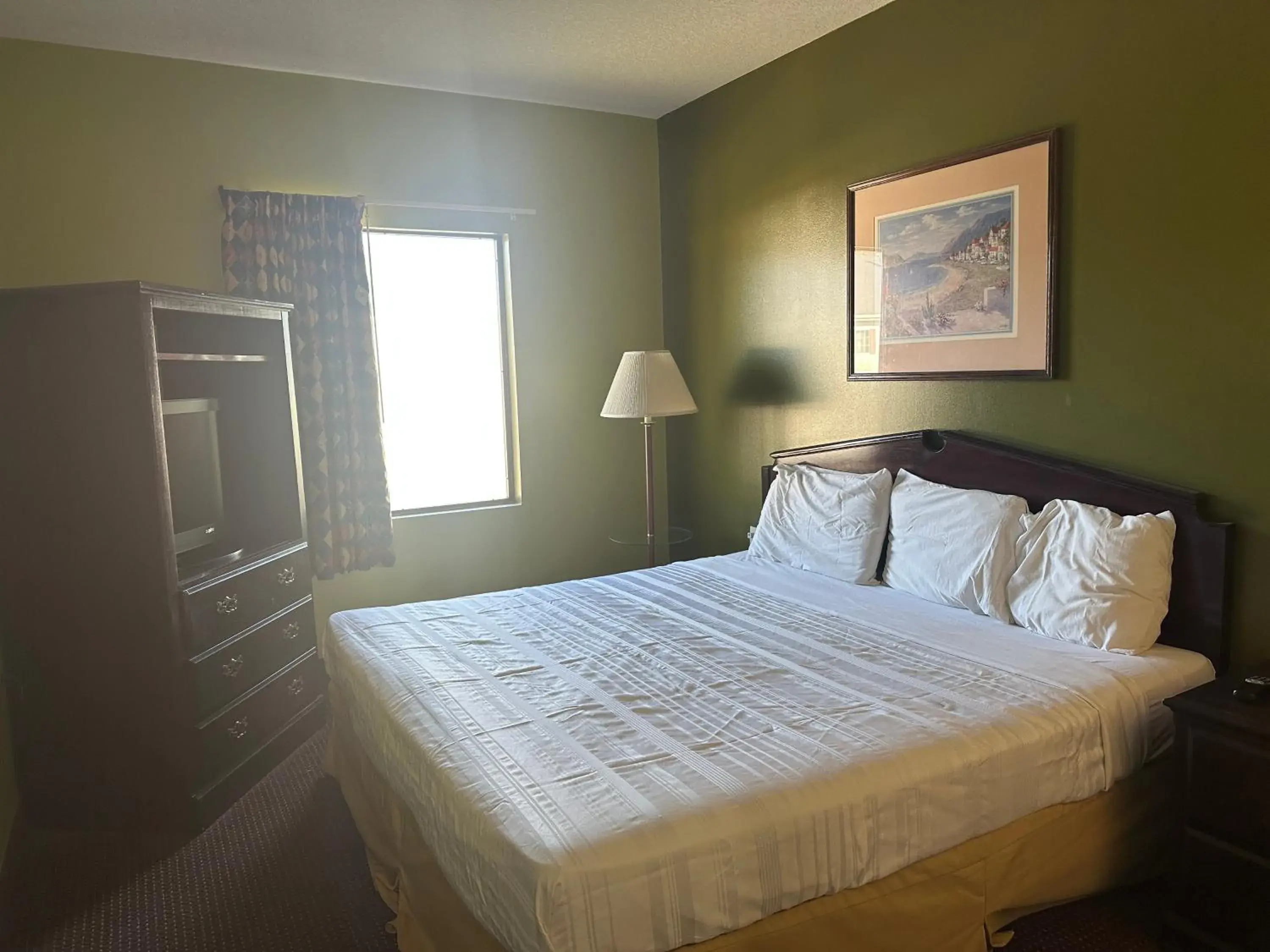 King Bed Suite with Kitchenette Non Smoking in Guest Cottage & Suites By OYO Brunswick-Golden Isles King Bed Suite with Kitchenette Non Smoking in Guest Cottage & Suites By OYO Brunswick-Golden Isles