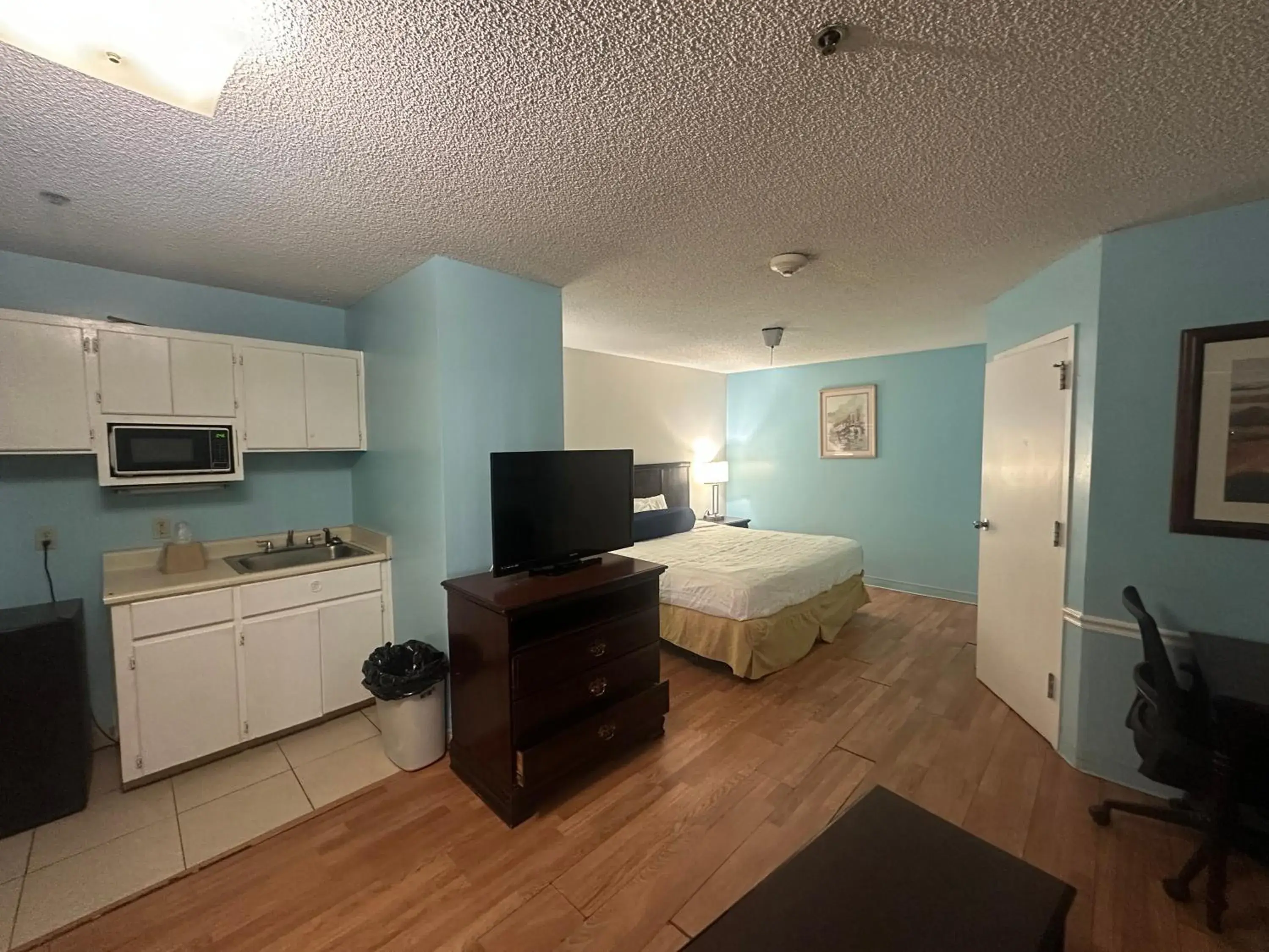 Cottage-1 King Bed Accessible Non Smoking in Guest Cottage & Suites By OYO Brunswick-Golden Isles Cottage-1 King Bed Accessible Non Smoking in Guest Cottage & Suites By OYO Brunswick-Golden Isles