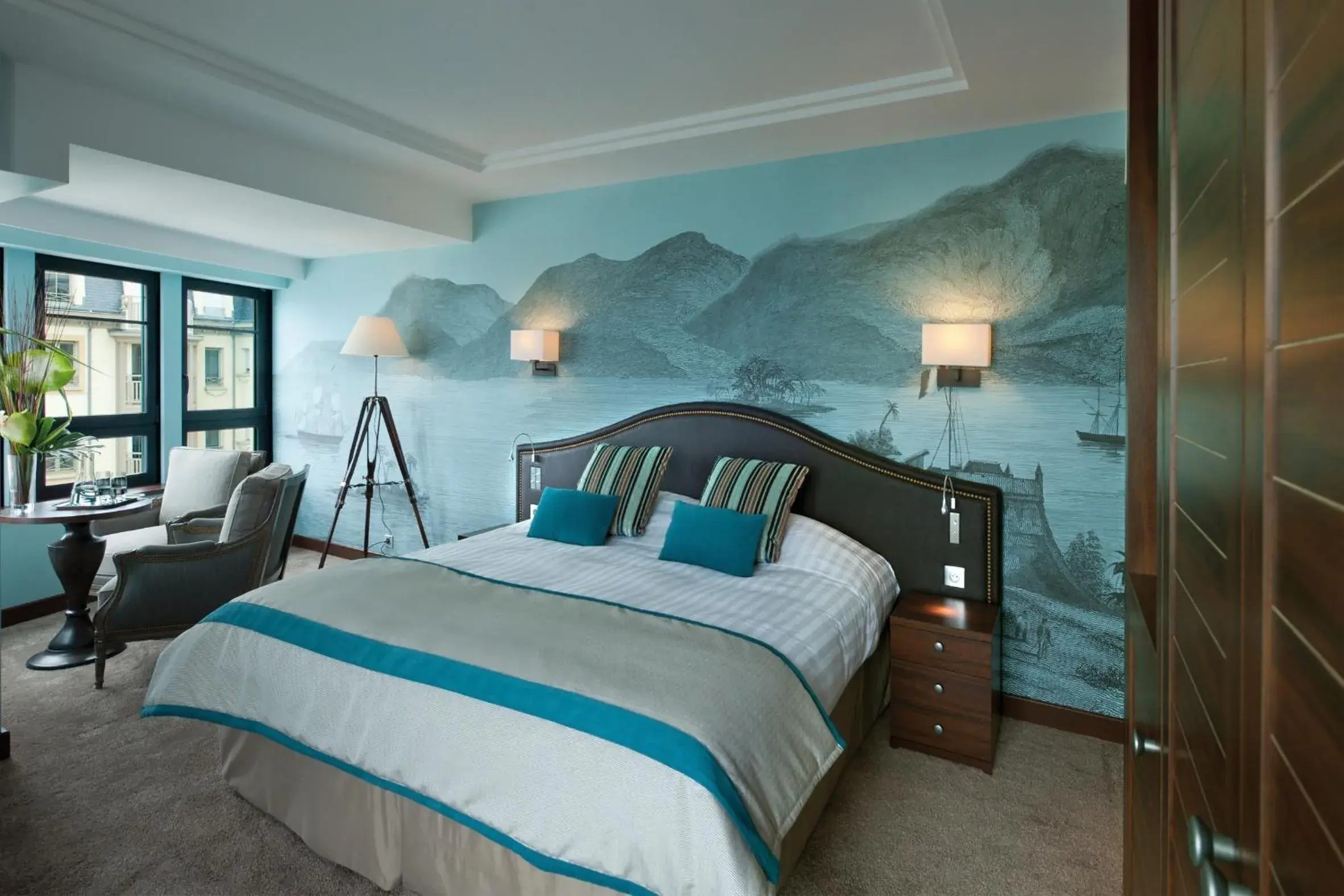 Superior Double or Twin Room with Partial Sea View in Hôtel Le Nouveau Monde Superior Double or Twin Room with Partial Sea View in Hôtel Le Nouveau Monde