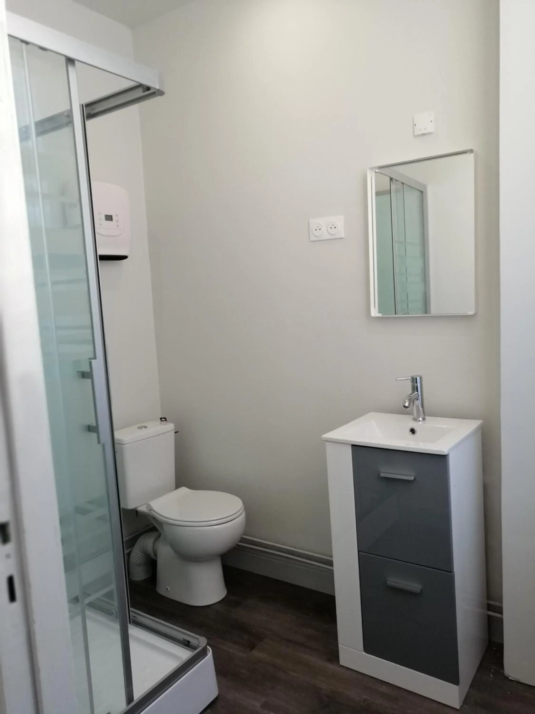 Double Room with Private Bathroom - single occupancy - The Gallery in B&B My Art House (Douai Centre) Double Room with Private Bathroom - single occupancy - The Gallery in B&B My Art House (Douai Centre)