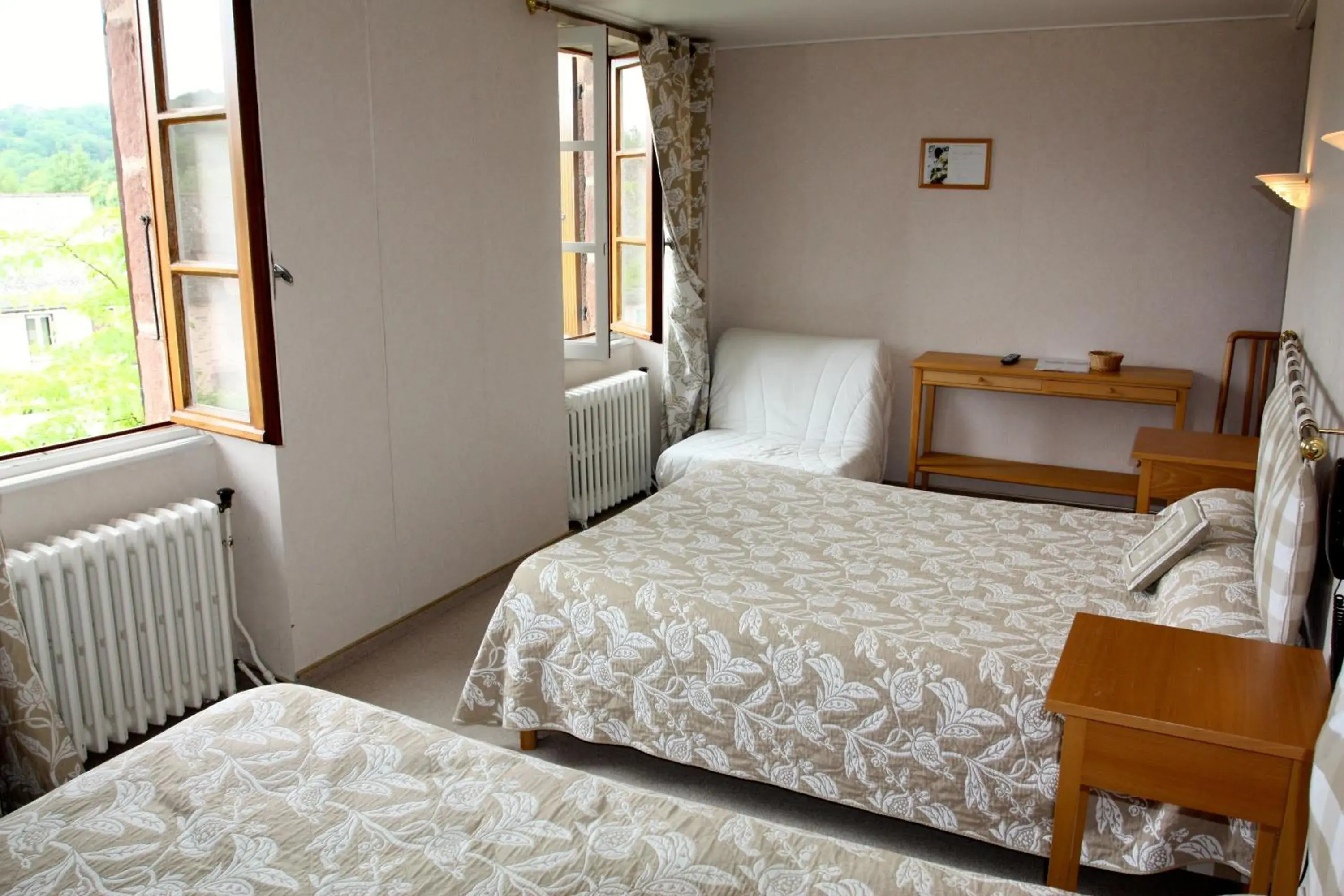 Double Room with Two Double Beds in Auberge Aux Portes de Conques Double Room with Two Double Beds in Auberge Aux Portes de Conques