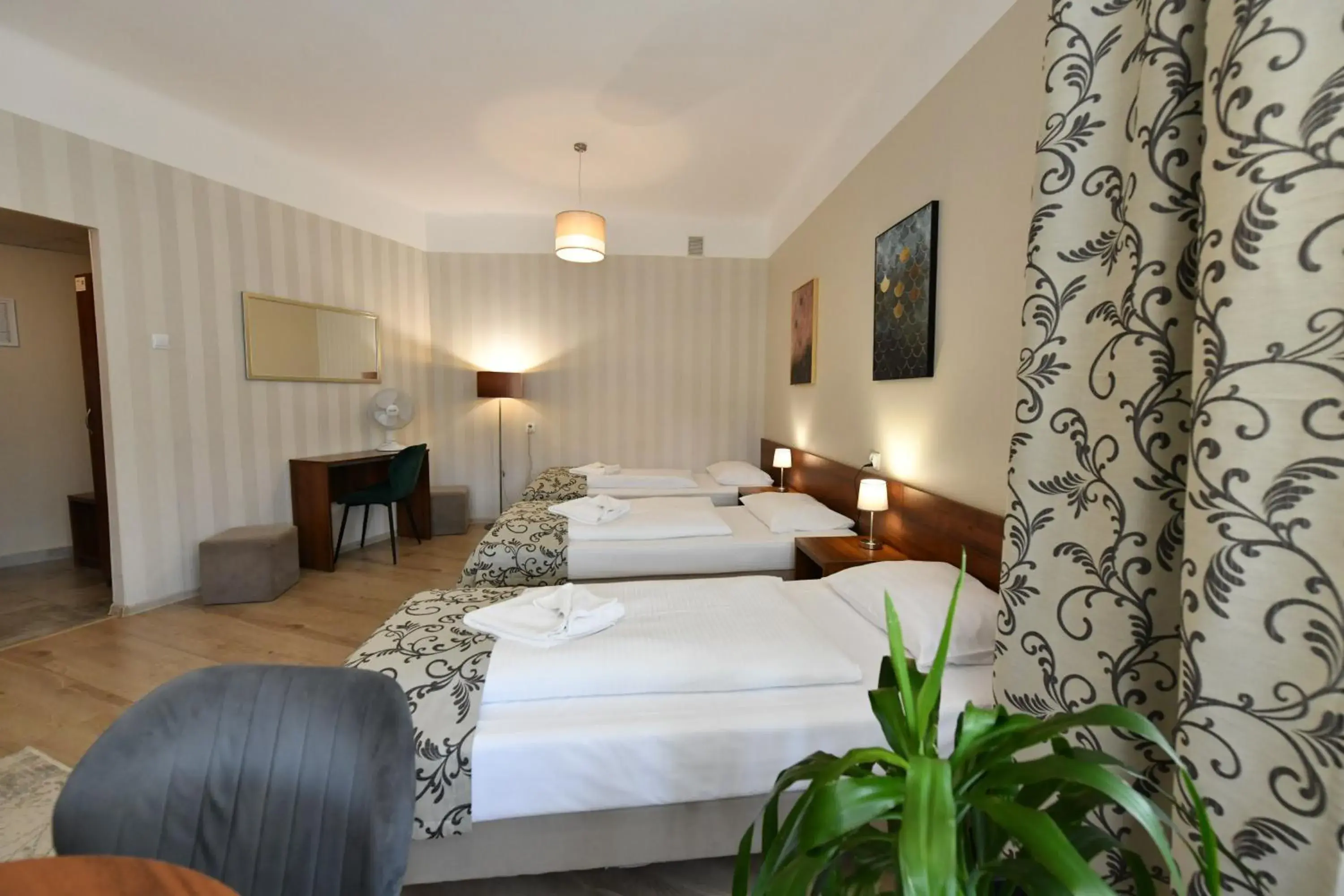 Quadruple Room in Hotel Polonia Quadruple Room in Hotel Polonia