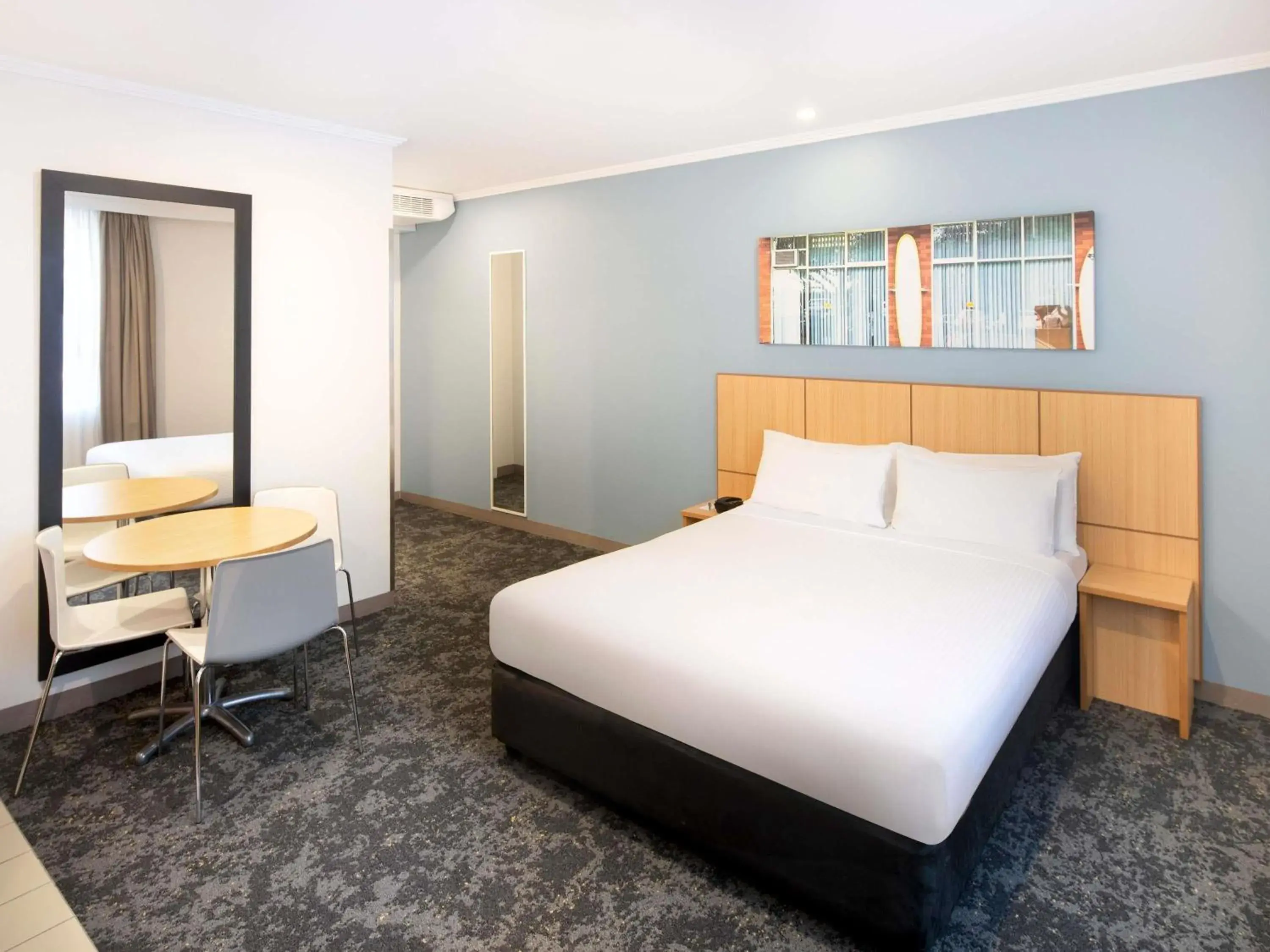 Standard Queen Room in Mercure Sydney Manly Warringah Standard Queen Room in Mercure Sydney Manly Warringah
