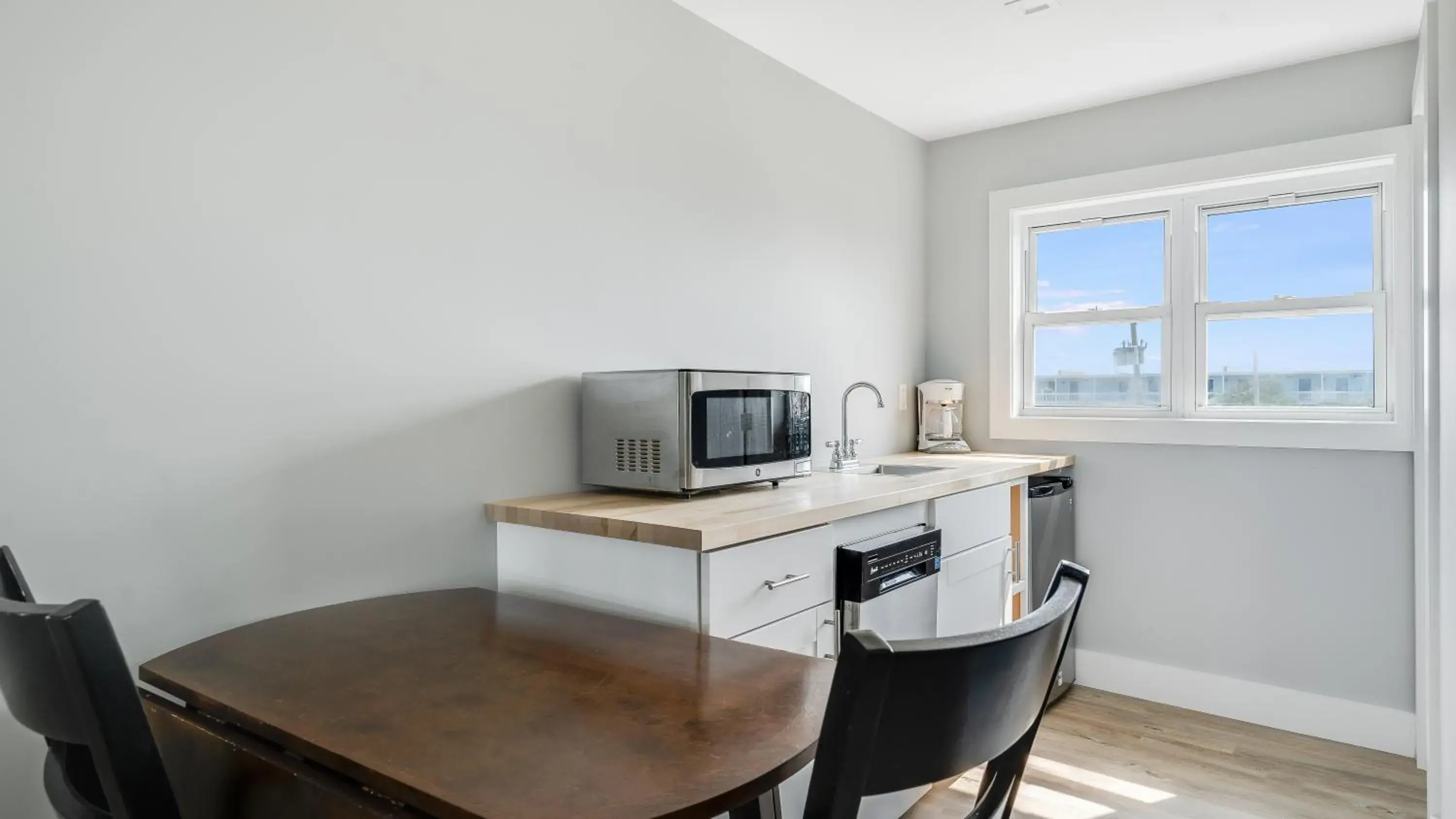 One-Bedroom Suite in A Wave Inn - Montauk One-Bedroom Suite in A Wave Inn - Montauk