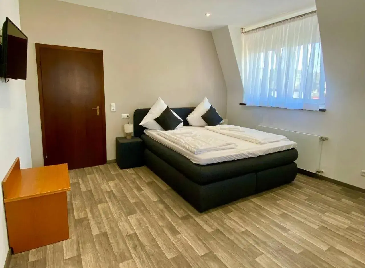 Budget Twin Room - single occupancy in Hotel Krone Riesling Budget Twin Room - single occupancy in Hotel Krone Riesling