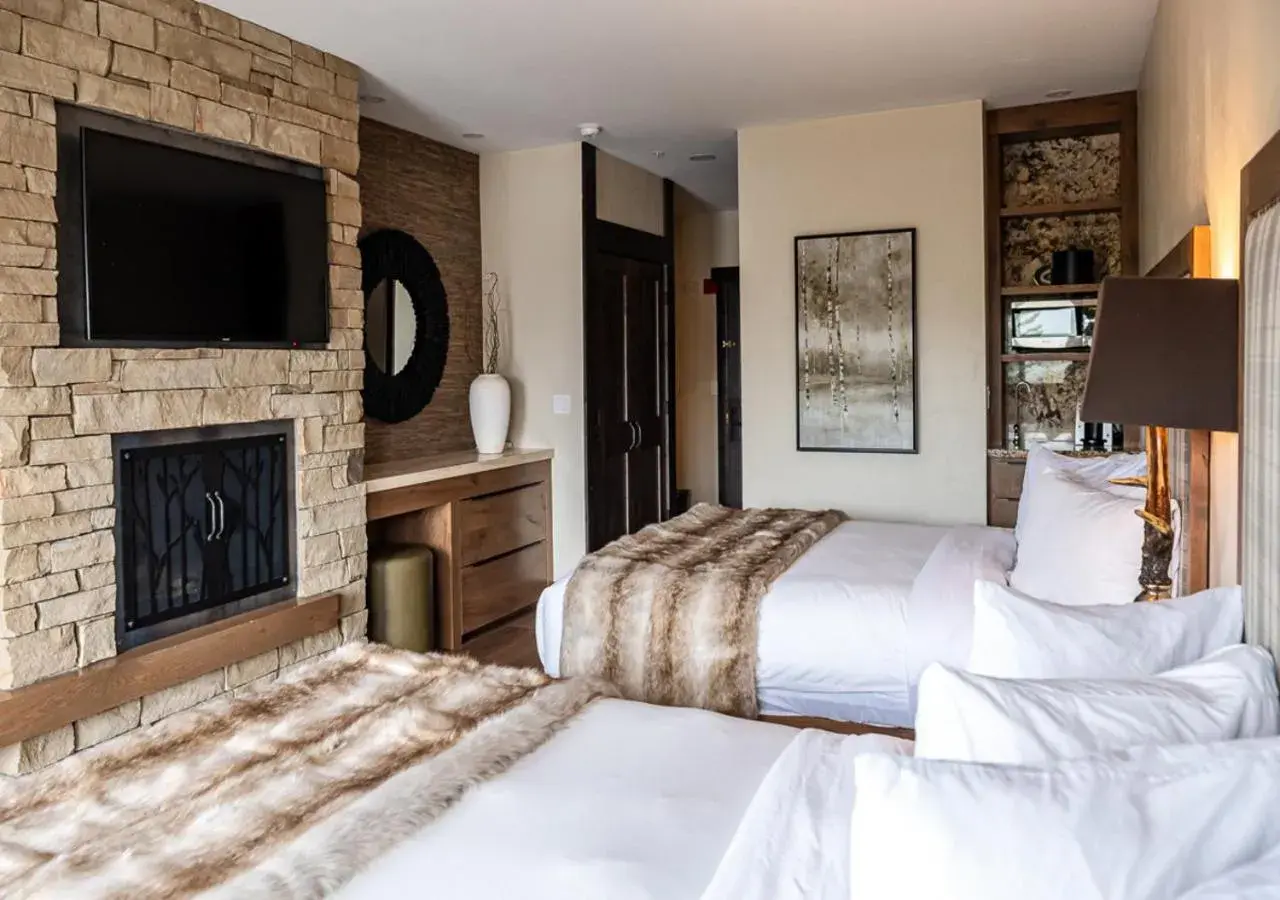 Queen Room with Two Queen Beds in The Estes Park Resort Queen Room with Two Queen Beds in The Estes Park Resort