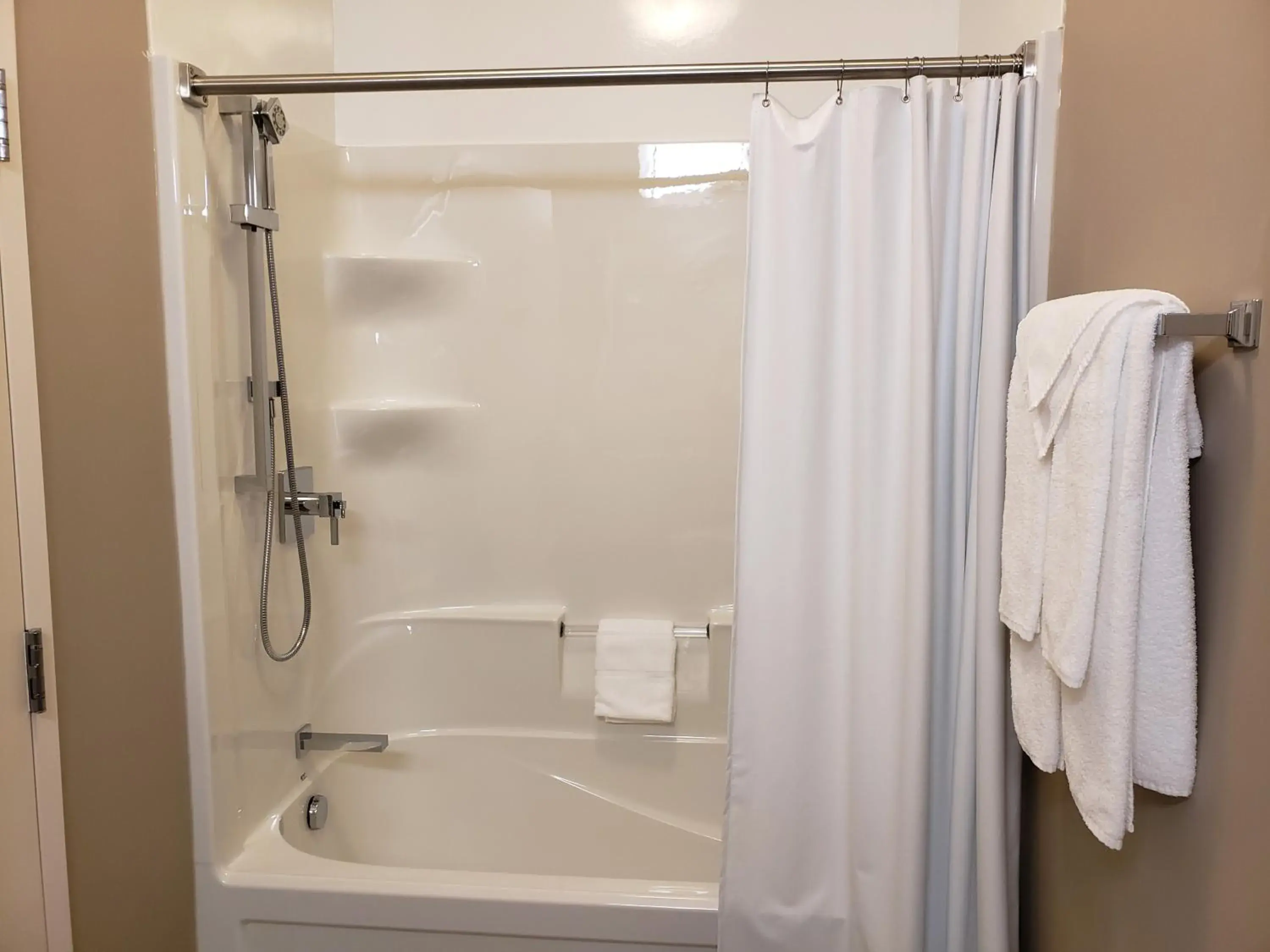 King Room - Non-Smoking in Super 8 by Wyndham Mont Laurier King Room - Non-Smoking in Super 8 by Wyndham Mont Laurier