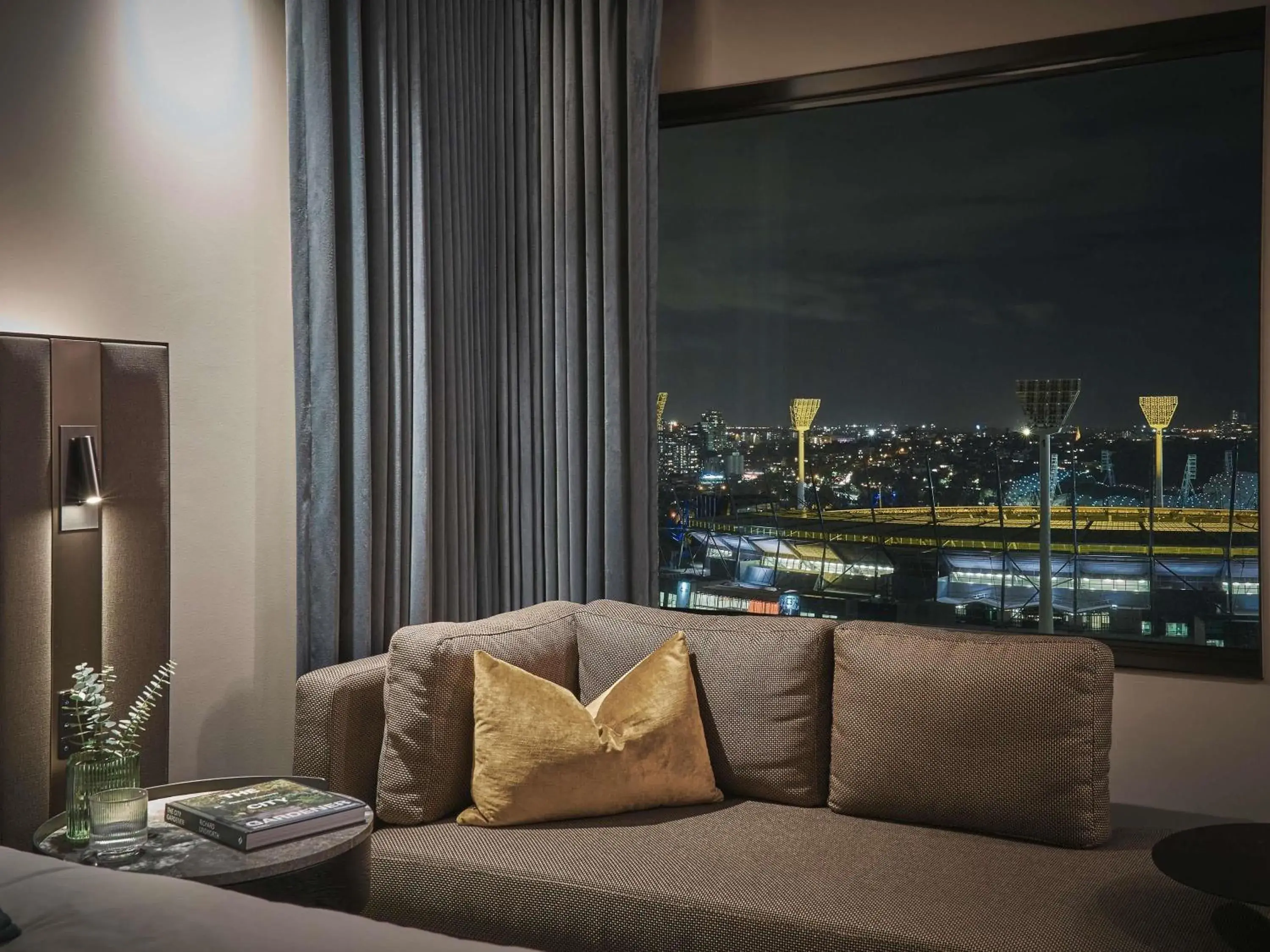 Deluxe Executive King Room with Lounge Access - single occupancy - High Floor in Pullman Melbourne On the Park Deluxe Executive King Room with Lounge Access - single occupancy - High Floor in Pullman Melbourne On the Park