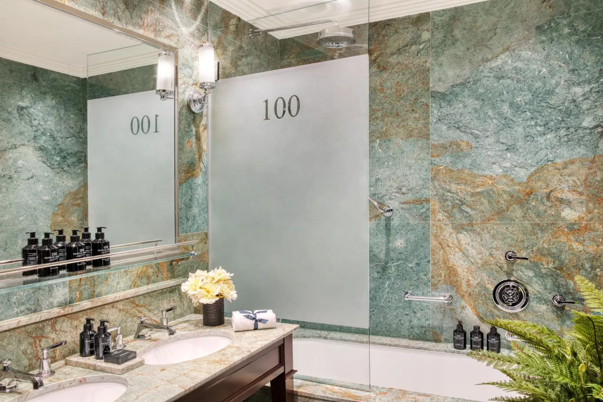 Junior Suite in 100 Princes Street Junior Suite in 100 Princes Street