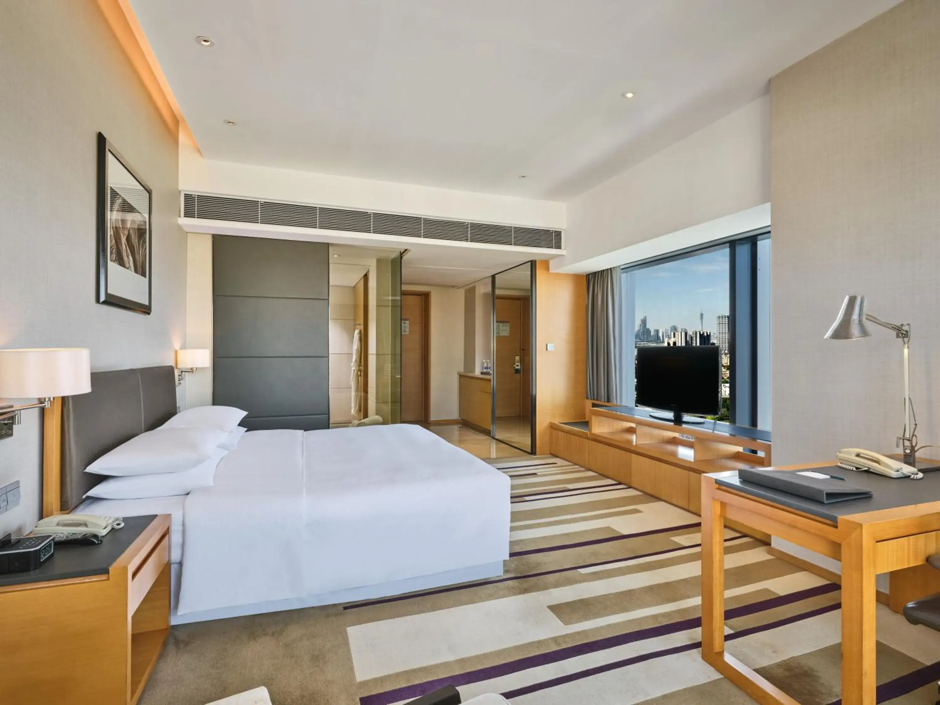 Comfort King Room in Four Points by Sheraton Guangzhou Financial City, Tianhe Comfort King Room in Four Points by Sheraton Guangzhou Financial City, Tianhe
