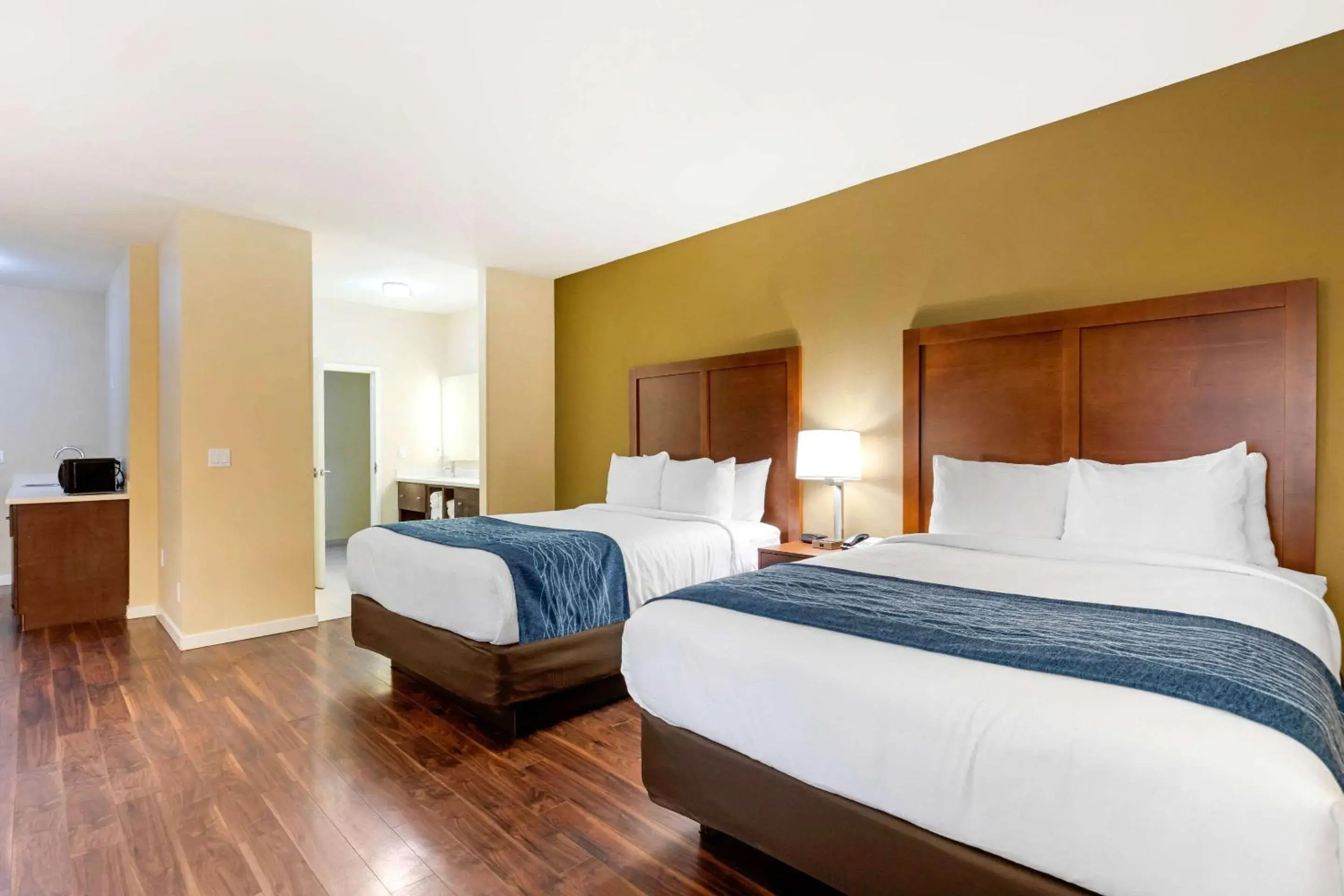 Standard Room, 2 Queen Beds, Non Smoking in Comfort Inn & Suites Near Ontario Airport Standard Room, 2 Queen Beds, Non Smoking in Comfort Inn & Suites Near Ontario Airport