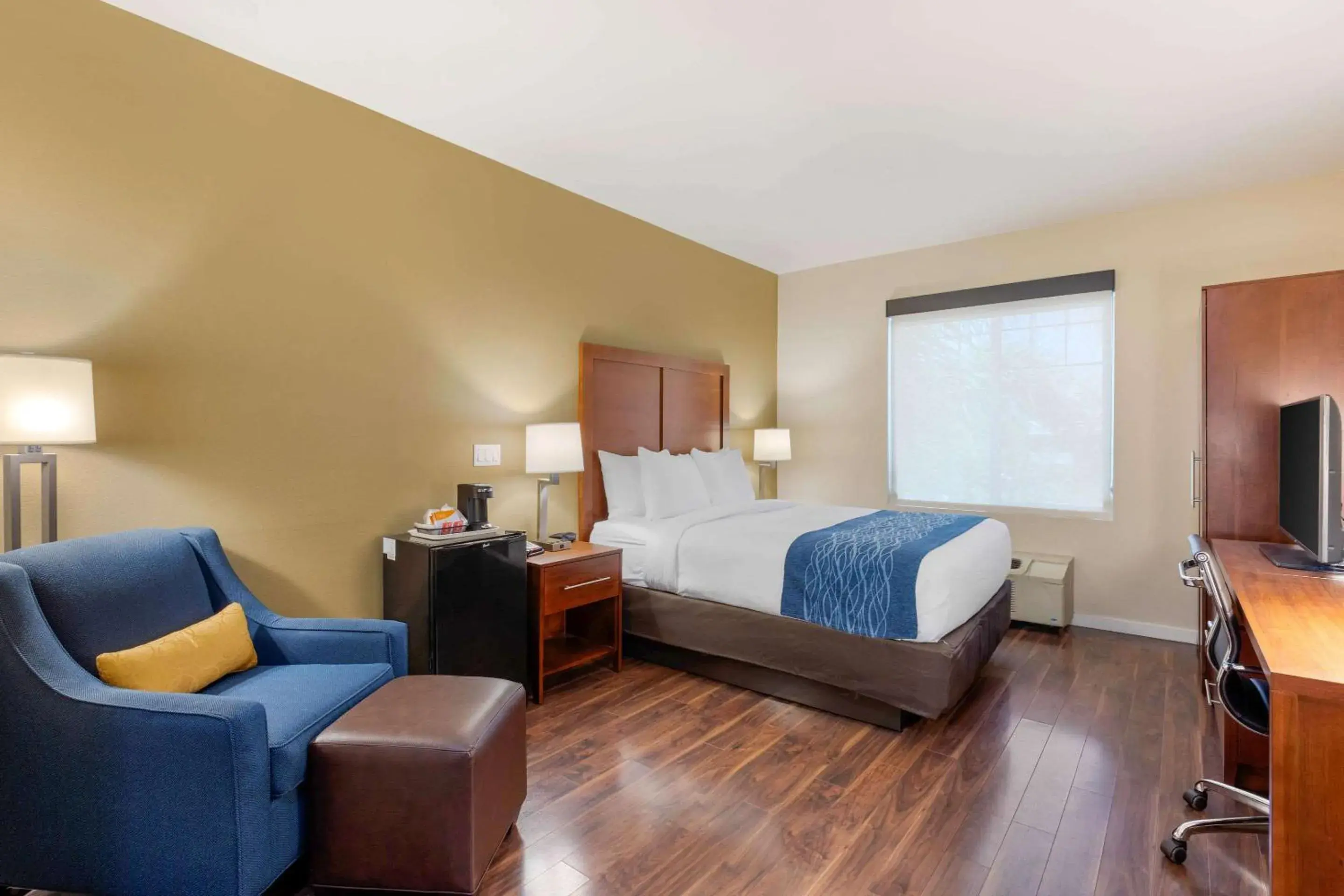 Accessible Room, 1 Queen Bed, Hearing Accessible, Non Smoking in Comfort Inn & Suites Near Ontario Airport Accessible Room, 1 Queen Bed, Hearing Accessible, Non Smoking in Comfort Inn & Suites Near Ontario Airport