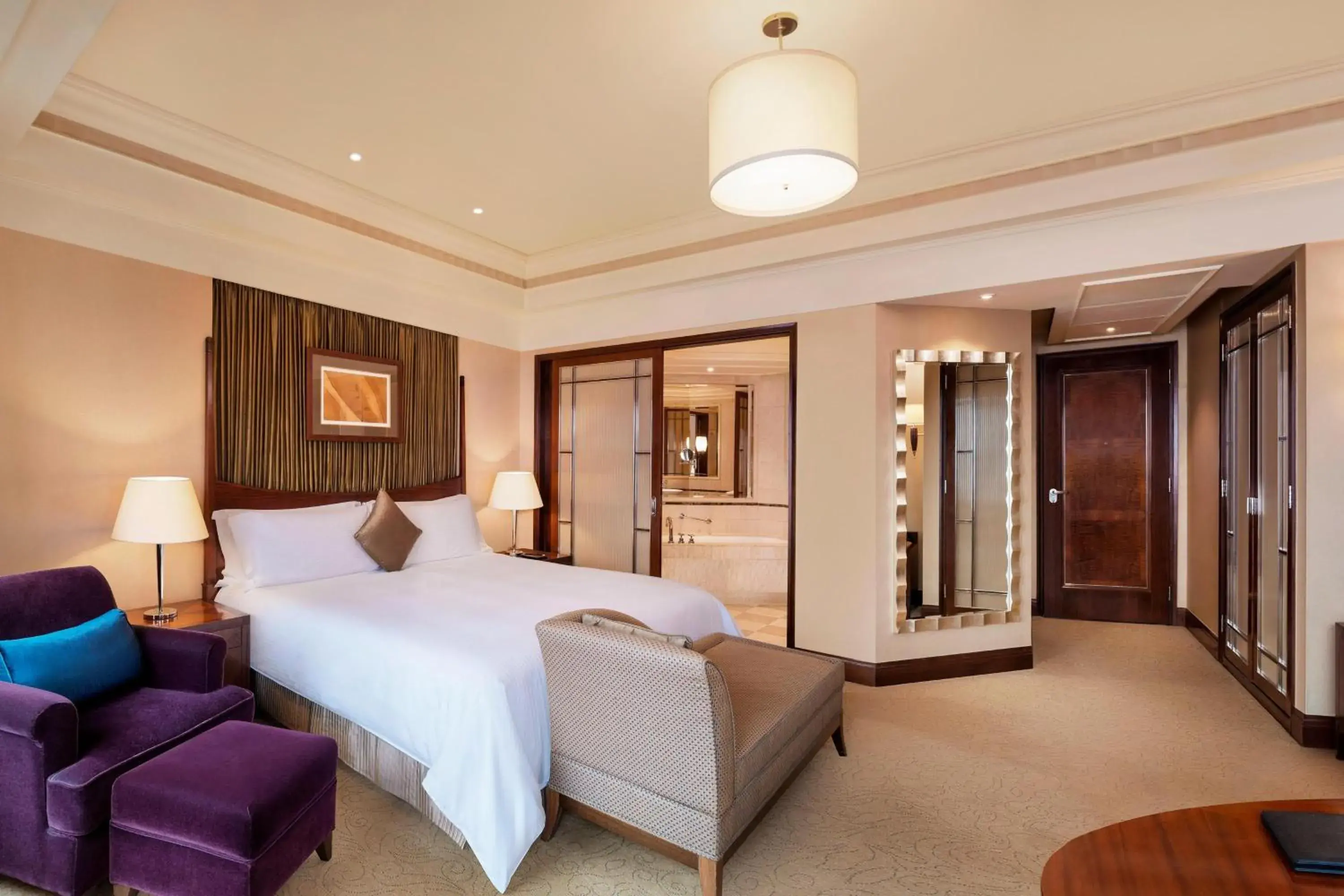 Deluxe Room, Guest room, 1 King in The Hongta Hotel, A Luxury Collection Hotel, Shanghai Deluxe Room, Guest room, 1 King in The Hongta Hotel, A Luxury Collection Hotel, Shanghai