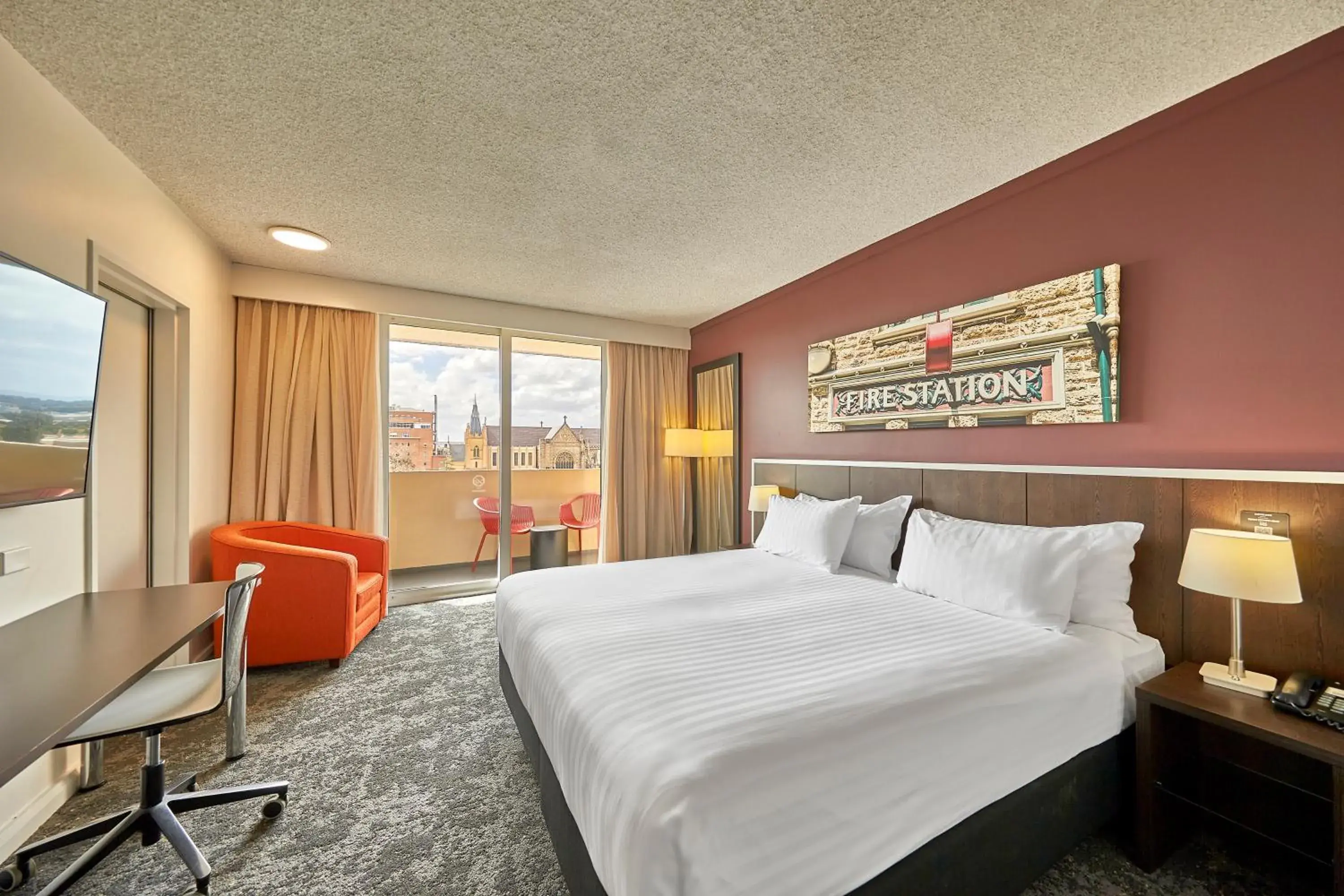 Deluxe Queen Room with Balcony in Mercure Perth On Hay Deluxe Queen Room with Balcony in Mercure Perth On Hay