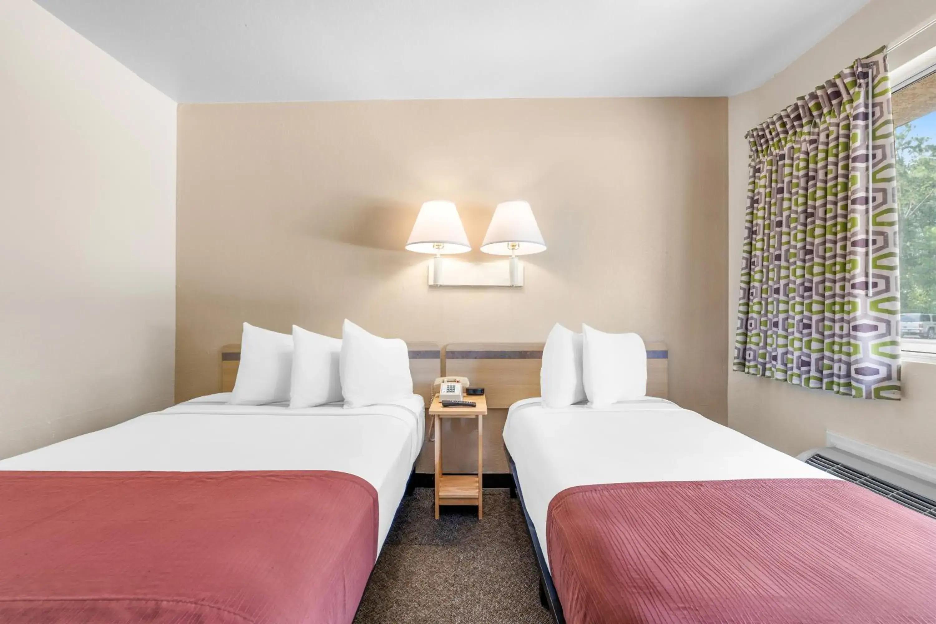 1 Double Bed 1 Twin Bed Non-Smoking in Americas Best Value Inn - Lake City 1 Double Bed 1 Twin Bed Non-Smoking in Americas Best Value Inn - Lake City