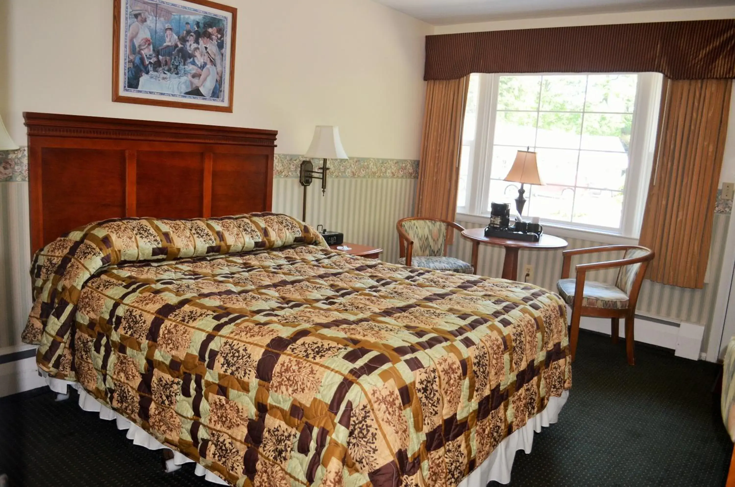 Queen Room in Maple Terrace Motel Queen Room in Maple Terrace Motel