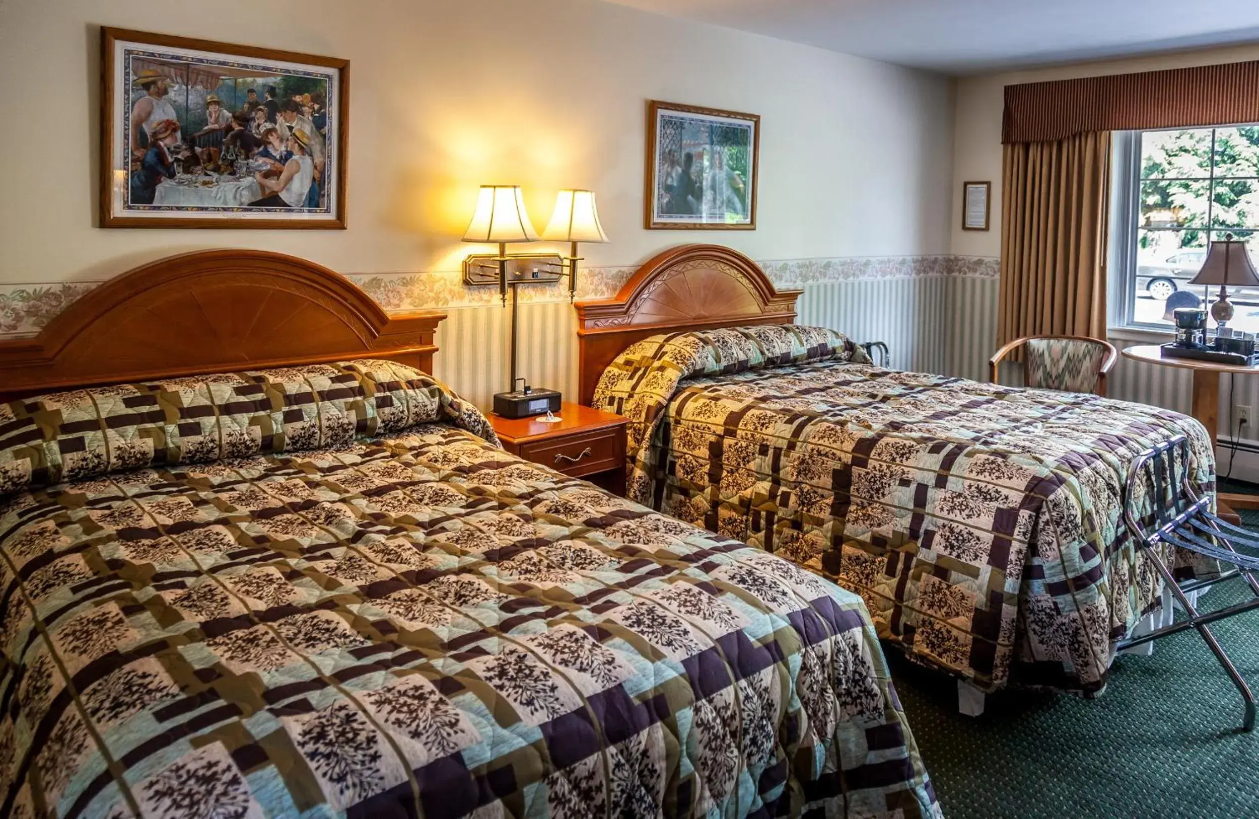 Standard Queen Room with Two Queen Beds in Maple Terrace Motel Standard Queen Room with Two Queen Beds in Maple Terrace Motel