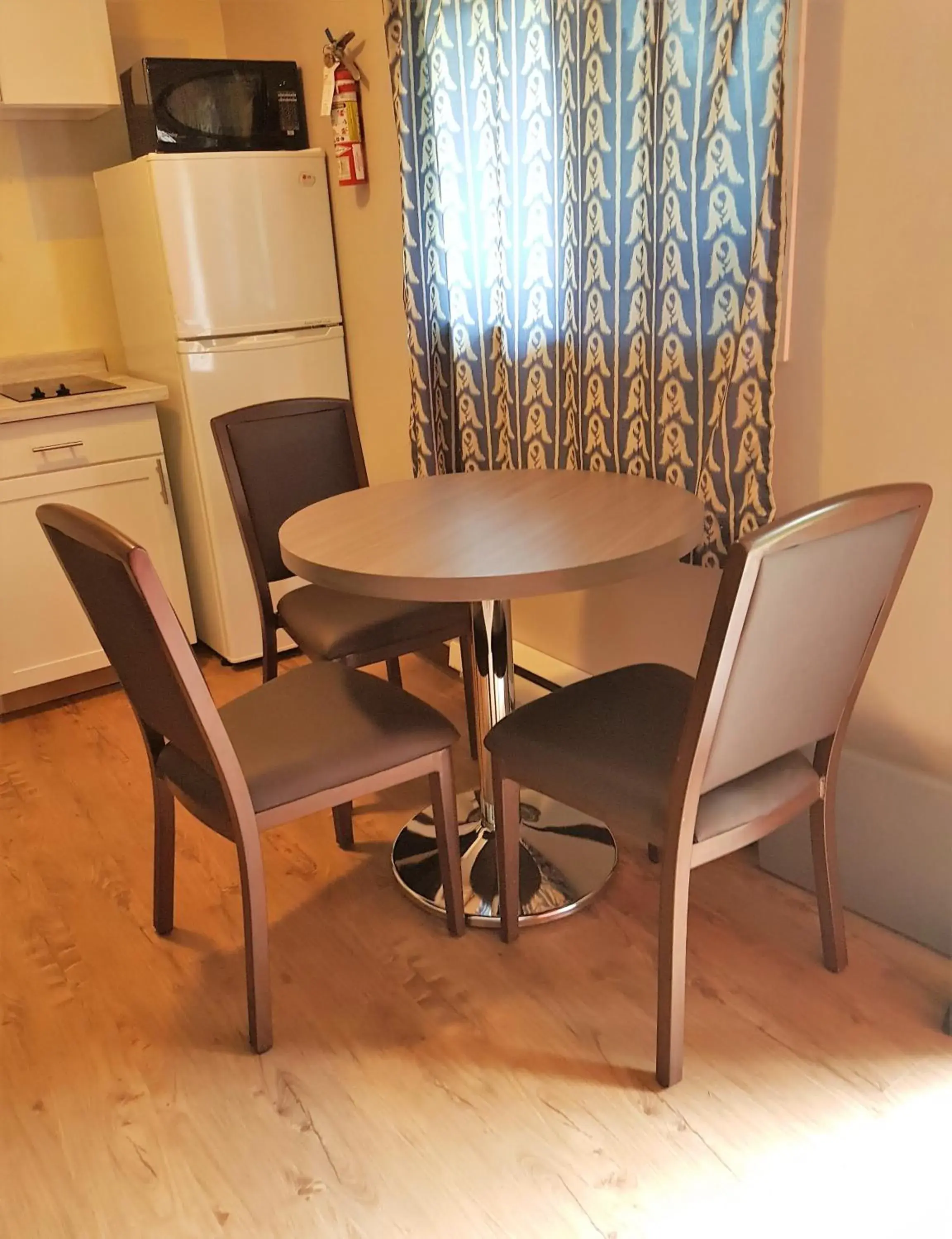 One-Bedroom Chalet in Holiday Motel & RV Resort One-Bedroom Chalet in Holiday Motel & RV Resort