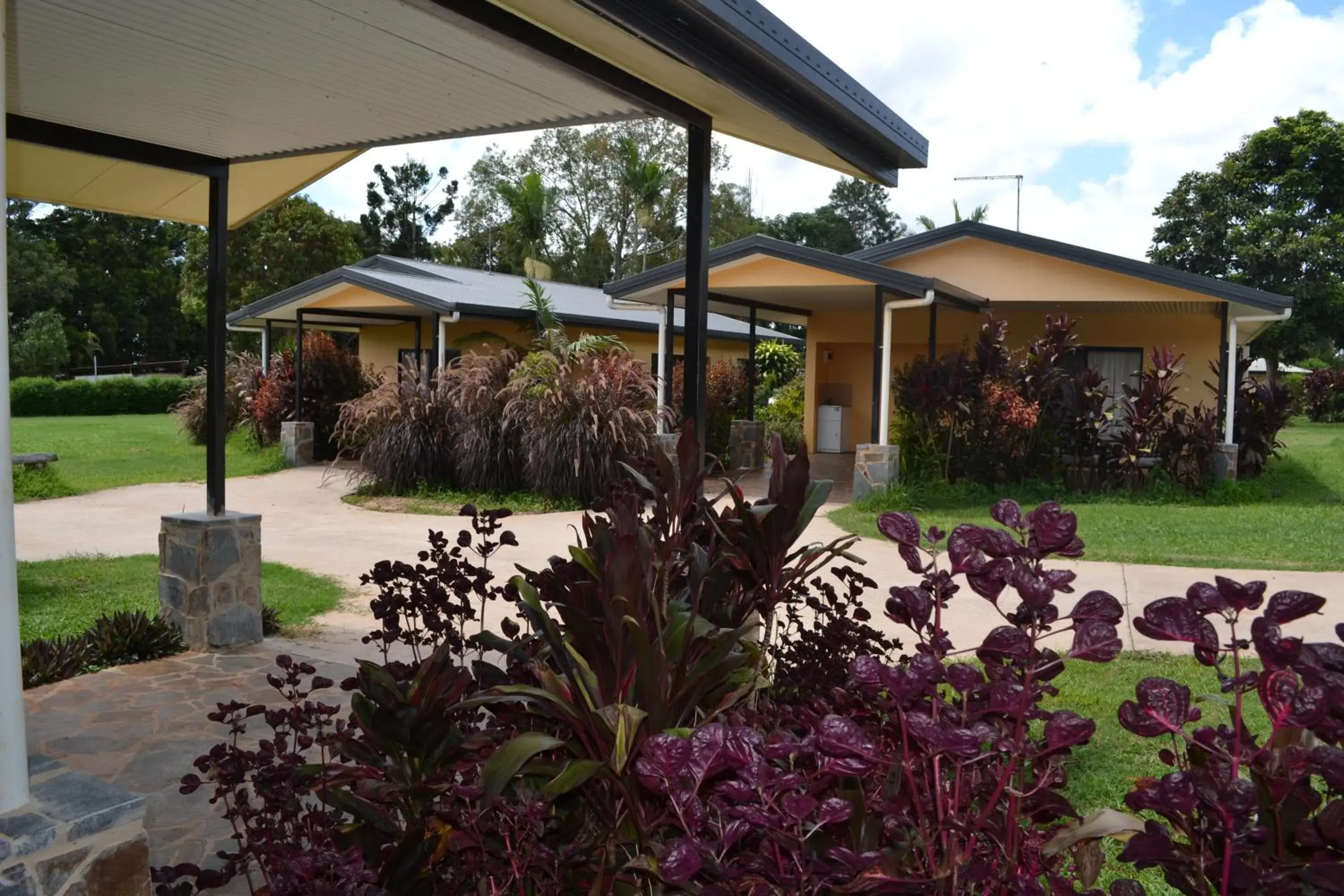 Deluxe Two-Bedroom Cottage in Atherton Holiday Park Deluxe Two-Bedroom Cottage in Atherton Holiday Park