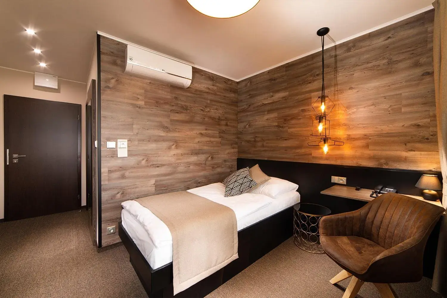 Deluxe Single Room with Balcony - single occupancy in Interhotel Tatra Deluxe Single Room with Balcony - single occupancy in Interhotel Tatra