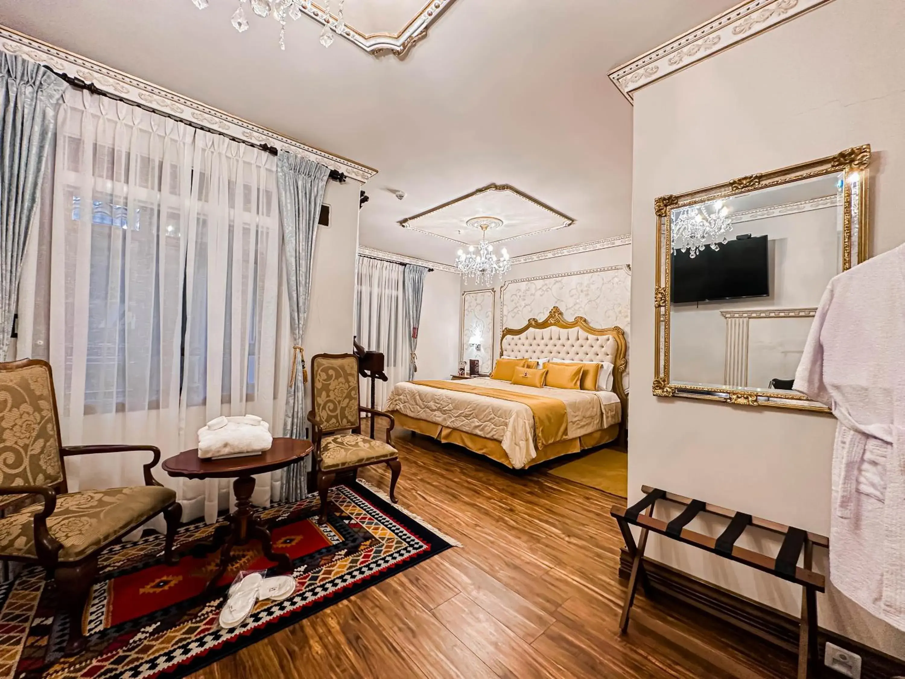 Queen Suite in San Juan Hotel Queen Suite in San Juan Hotel