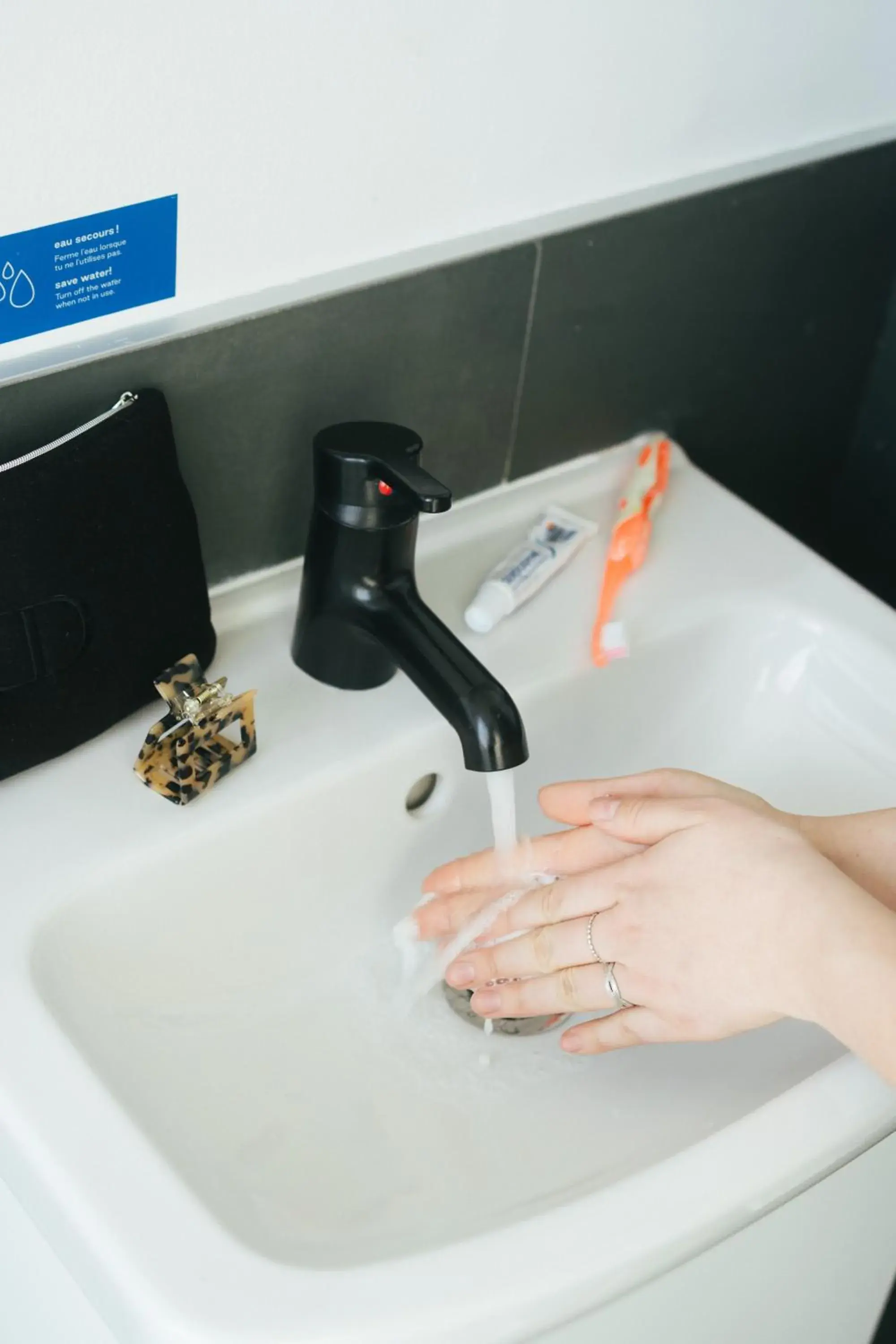 Bed in 4-Bed Mixed Dormitory Room in Auberge Saintlo Montréal Hostel Bed in 4-Bed Mixed Dormitory Room in Auberge Saintlo Montréal Hostel